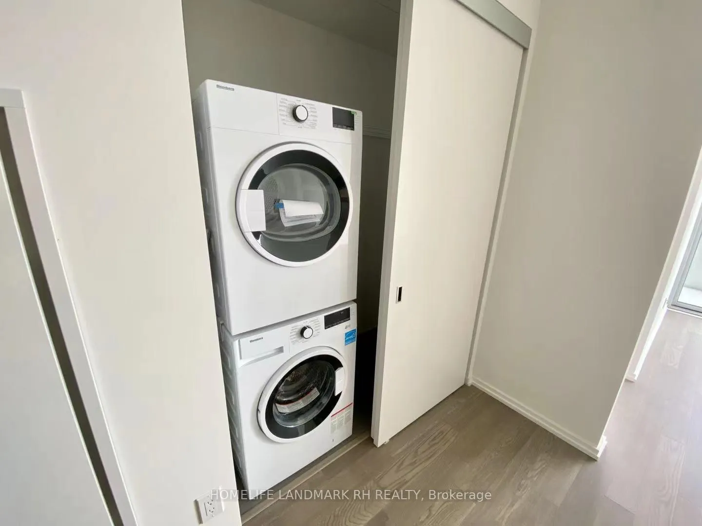Photo 12 of Unit 1909, 5 Soudan Avenue, Toronto, Mount Pleasant West — HOMEH