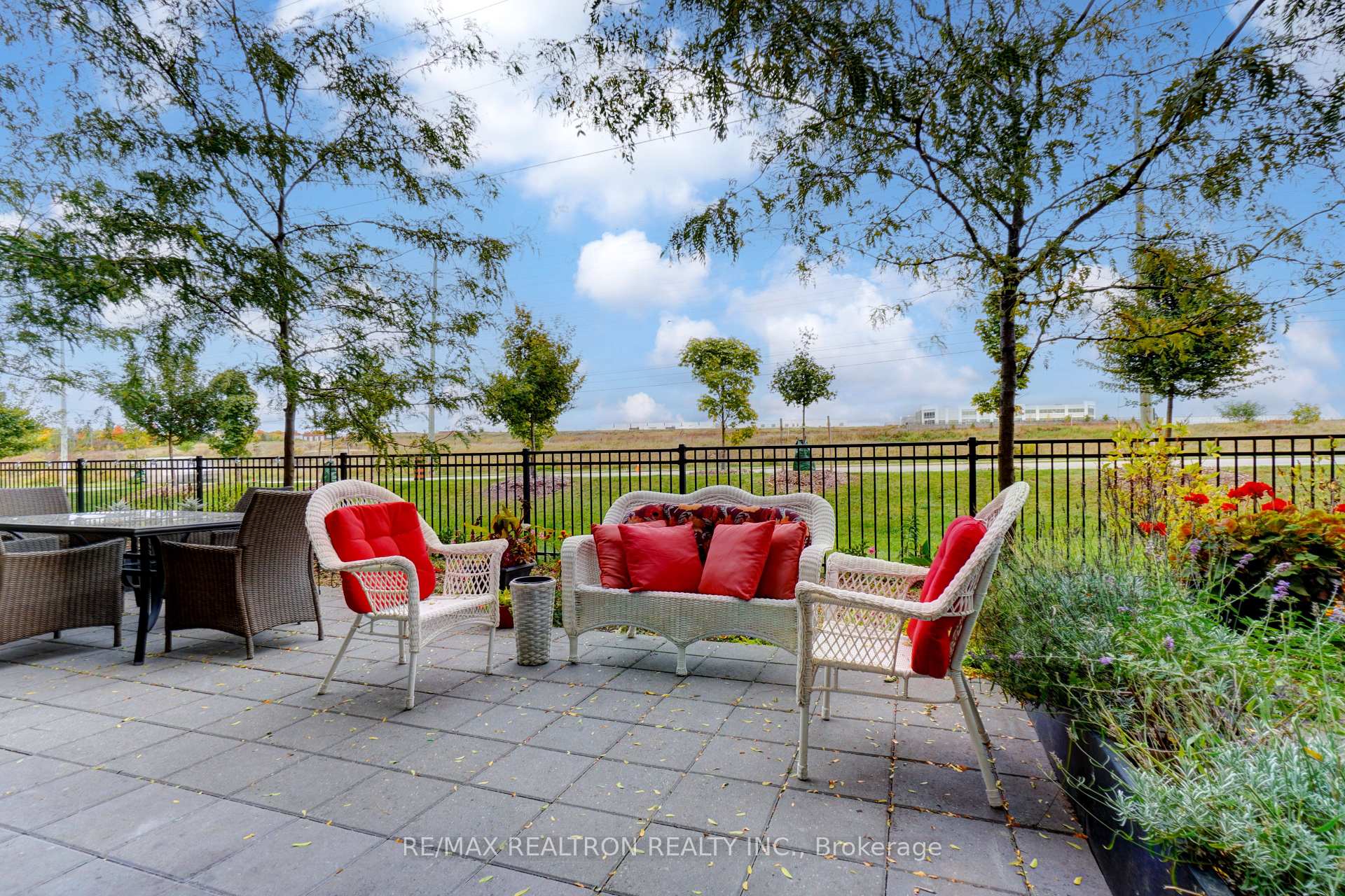Photo 10 of Unit 118, 555 William Graham Drive, Aurora, Rural Aurora — HOMEH