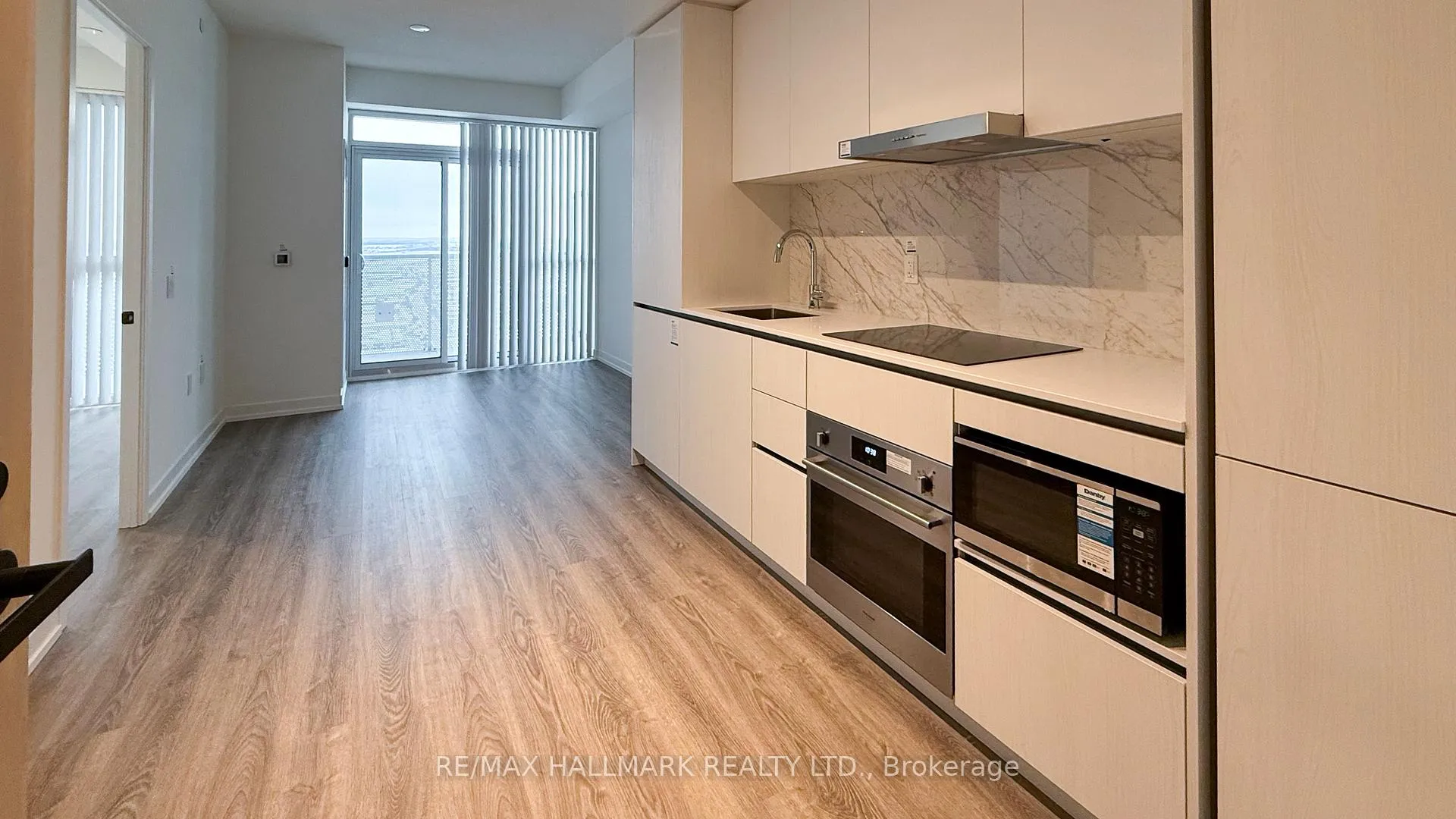 Photo 2 of Unit 4203, 8 Interchange Way, Vaughan, Vaughan Corporate Centre — HOMEH