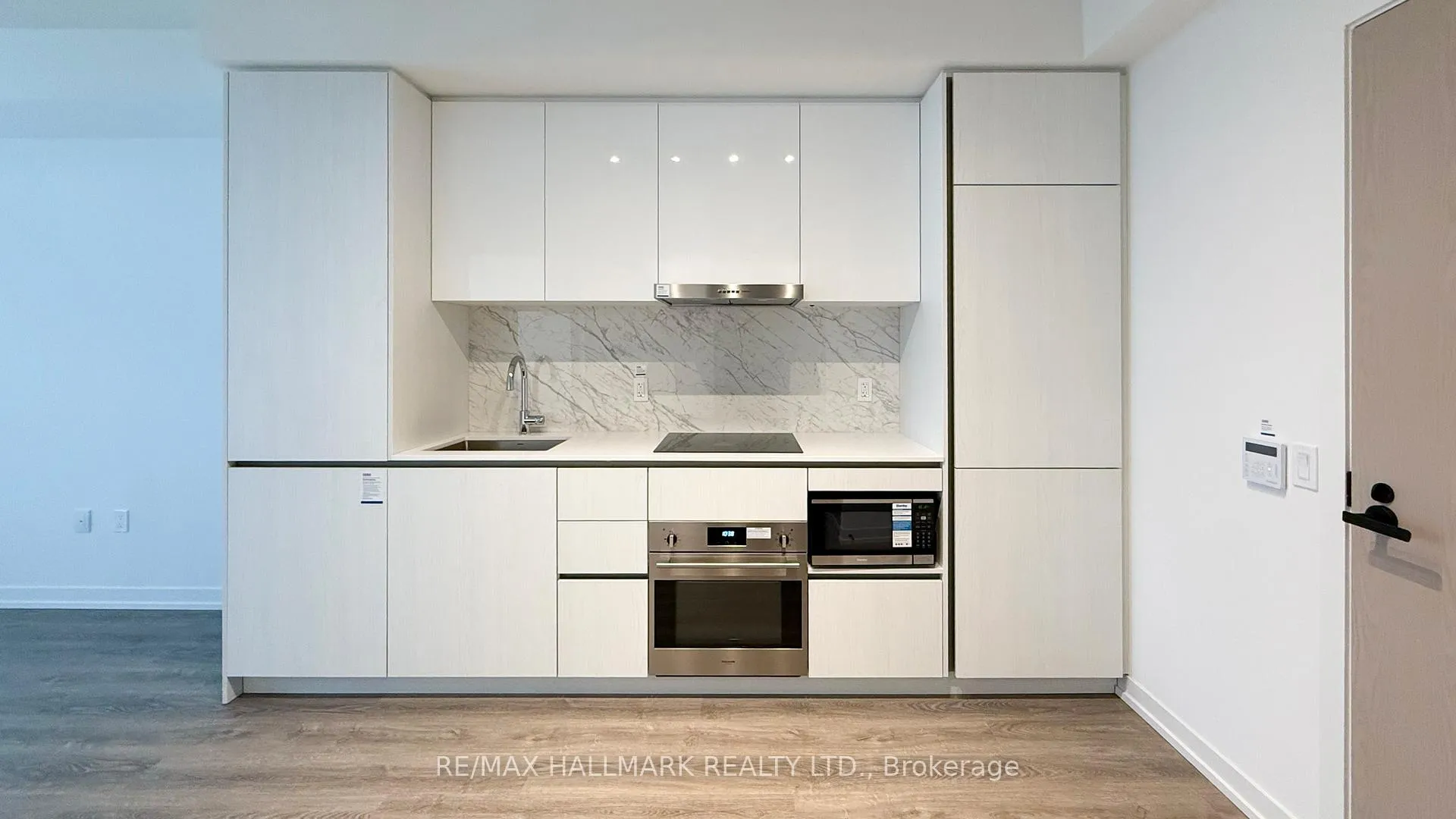 Photo 3 of Unit 4203, 8 Interchange Way, Vaughan, Vaughan Corporate Centre — HOMEH