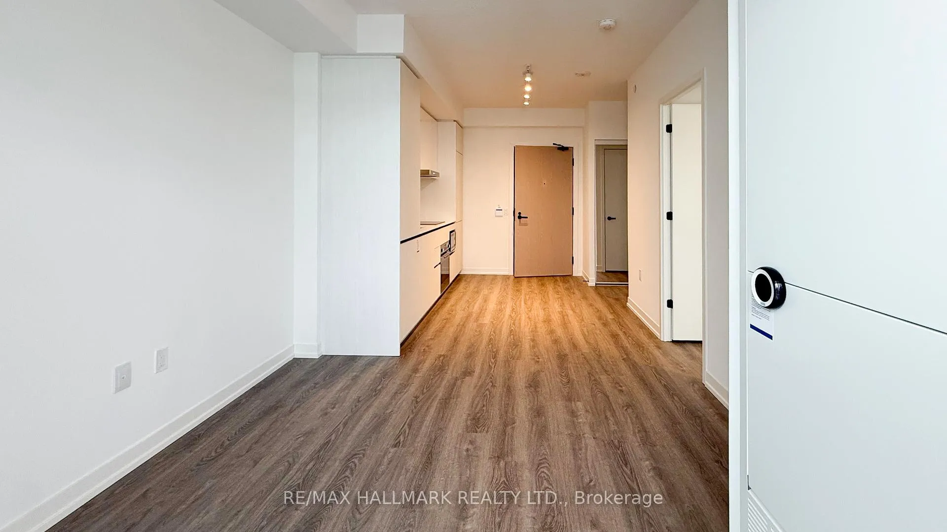 Photo 5 of Unit 4203, 8 Interchange Way, Vaughan, Vaughan Corporate Centre — HOMEH