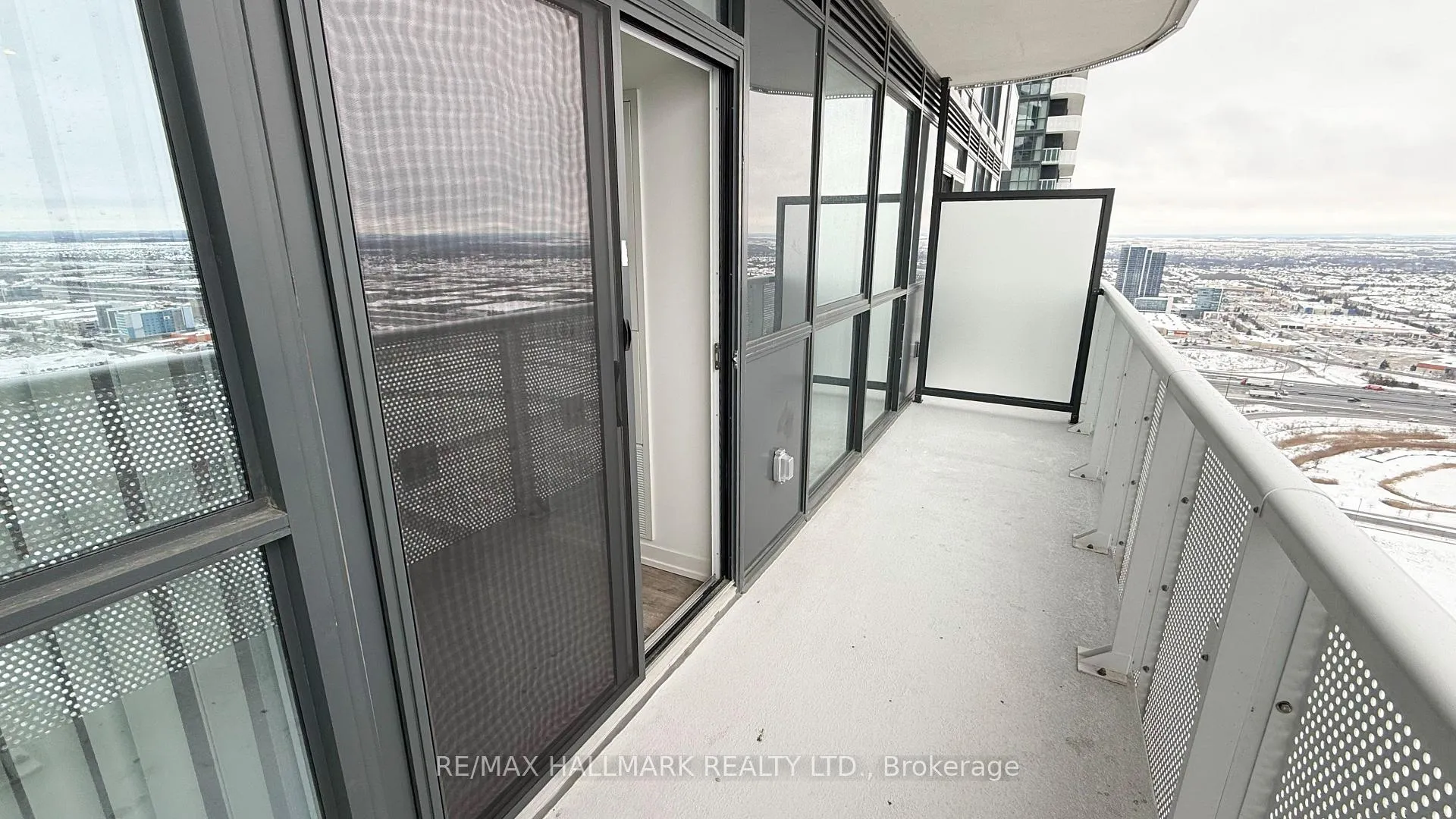 Photo 7 of Unit 4203, 8 Interchange Way, Vaughan, Vaughan Corporate Centre — HOMEH