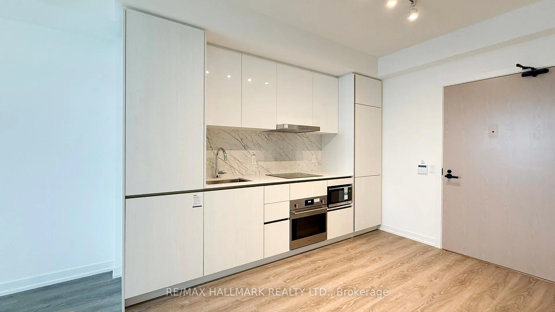 Photo 14 of Unit 4203, 8 Interchange Way, Vaughan, Vaughan Corporate Centre — HOMEH
