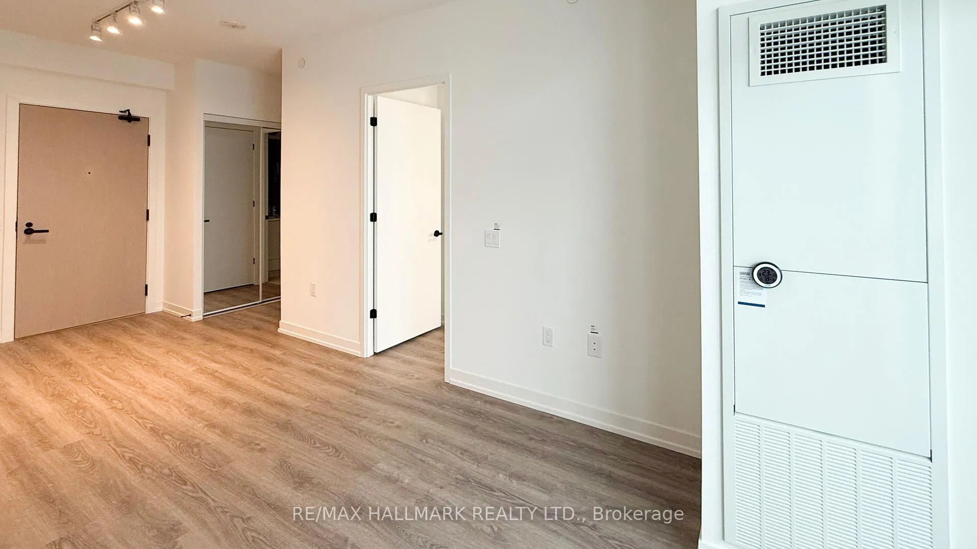 Photo 16 of Unit 4203, 8 Interchange Way, Vaughan, Vaughan Corporate Centre — HOMEH