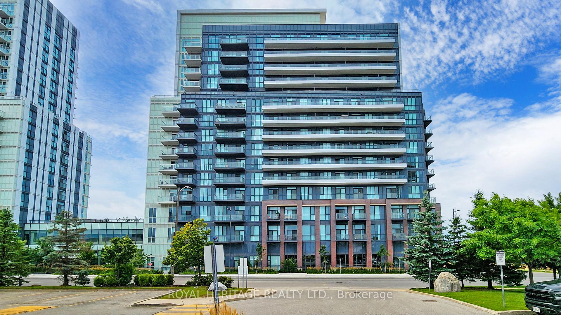 Front of Unit 819, 10 Honeycrisp Crescent