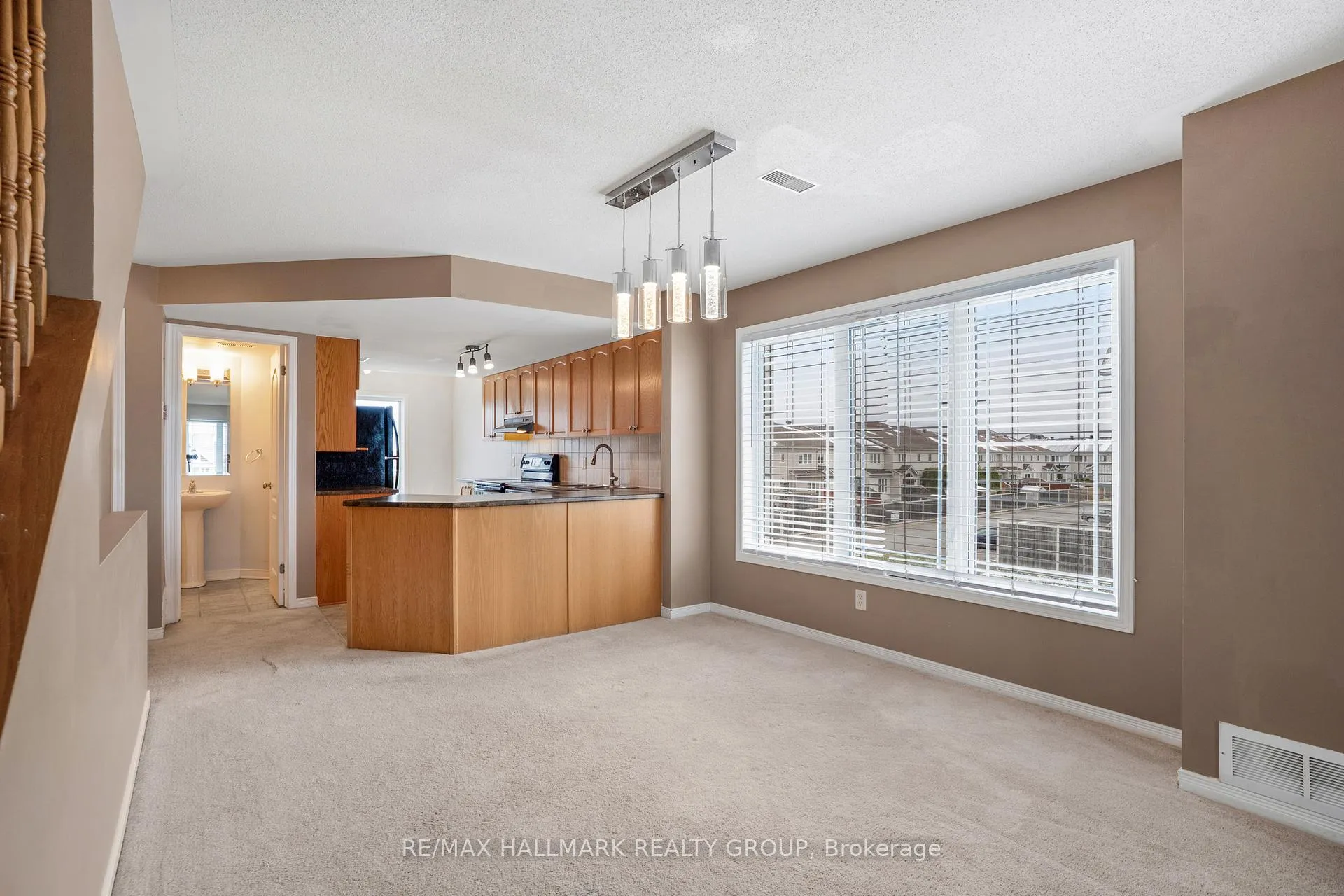 Photo 5 of 584 Lakeridge Drive, Ottawa, Avalon East — HOMEH
