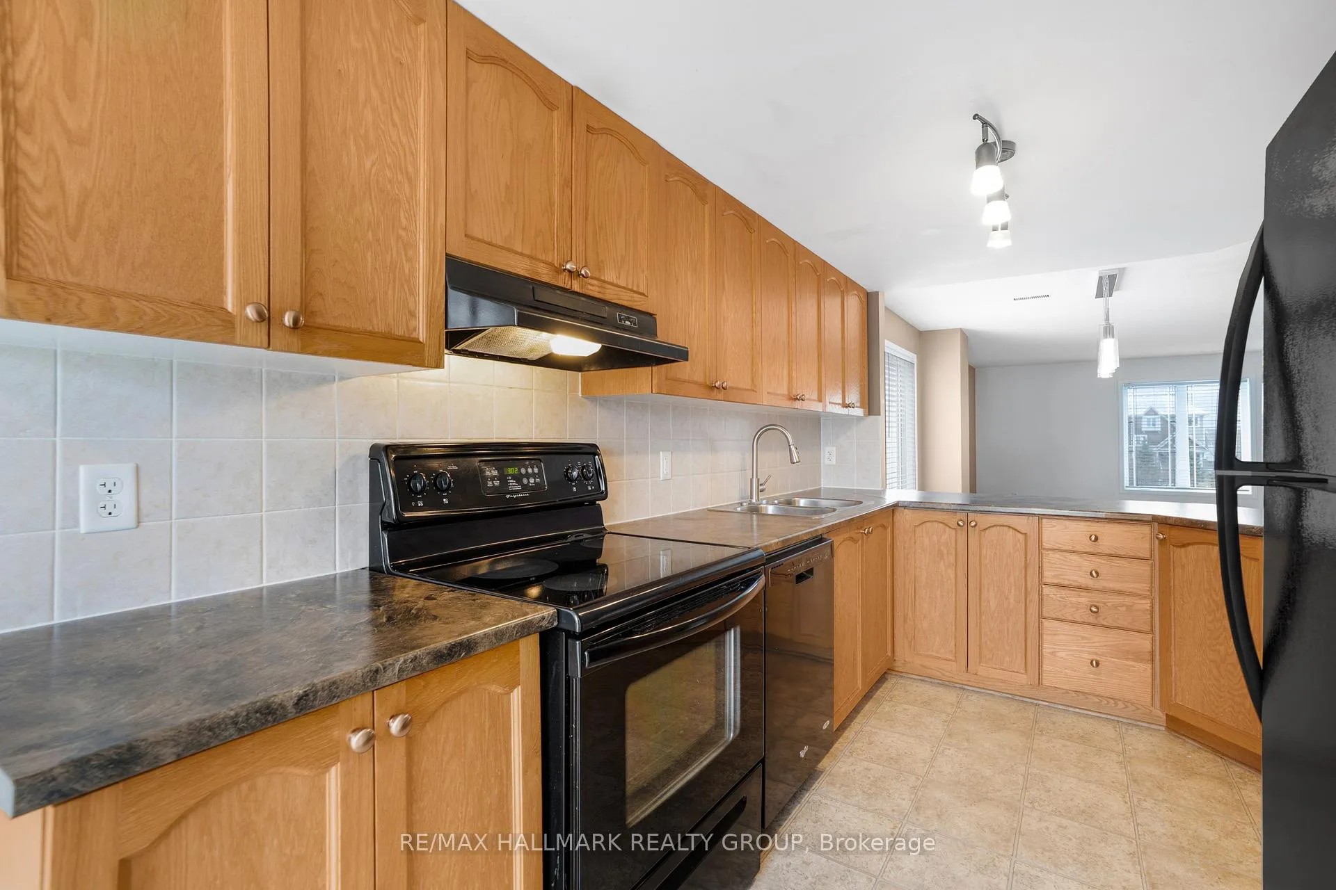 Photo 11 of 584 Lakeridge Drive, Ottawa, Avalon East — HOMEH