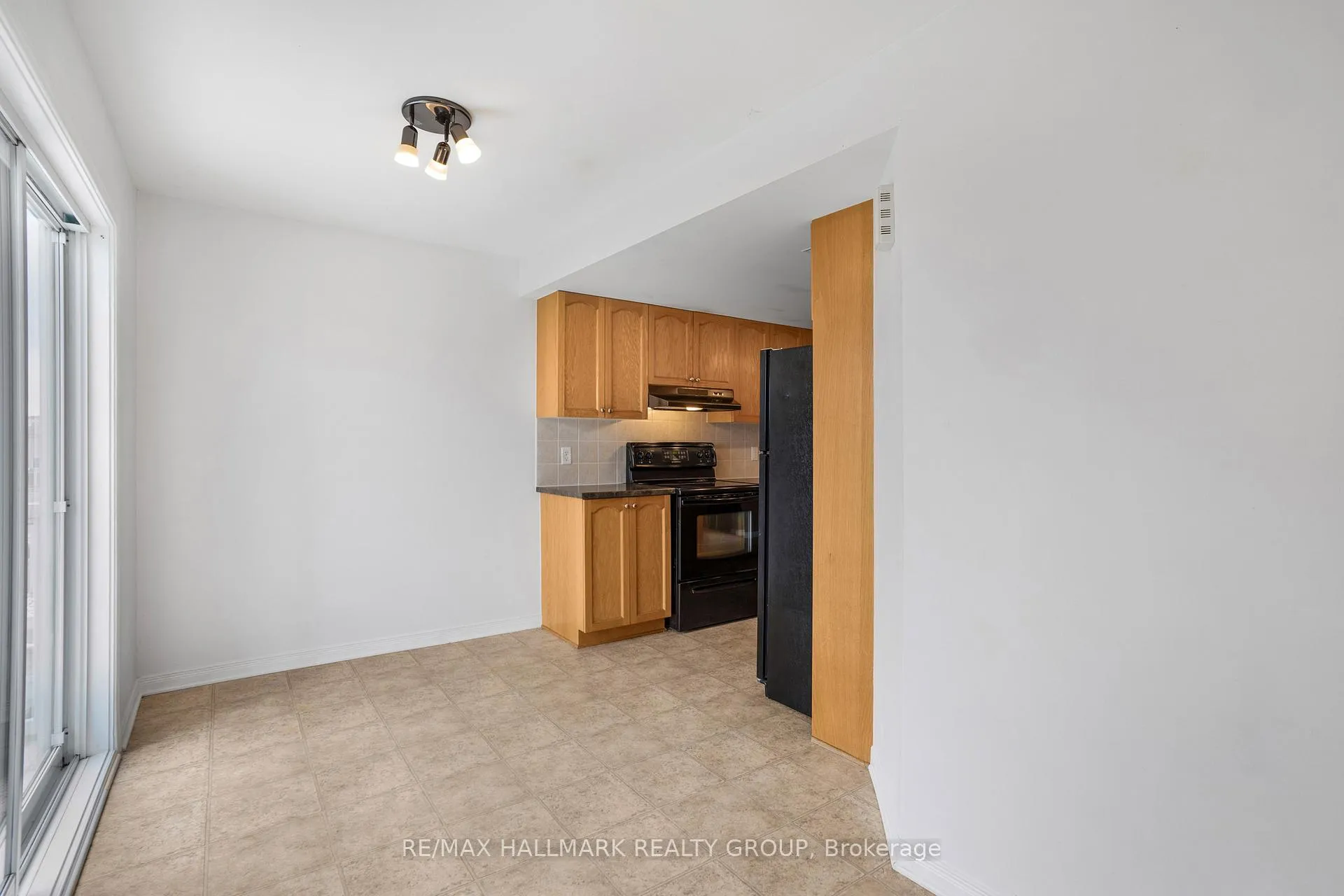 Photo 18 of 584 Lakeridge Drive, Ottawa, Avalon East — HOMEH