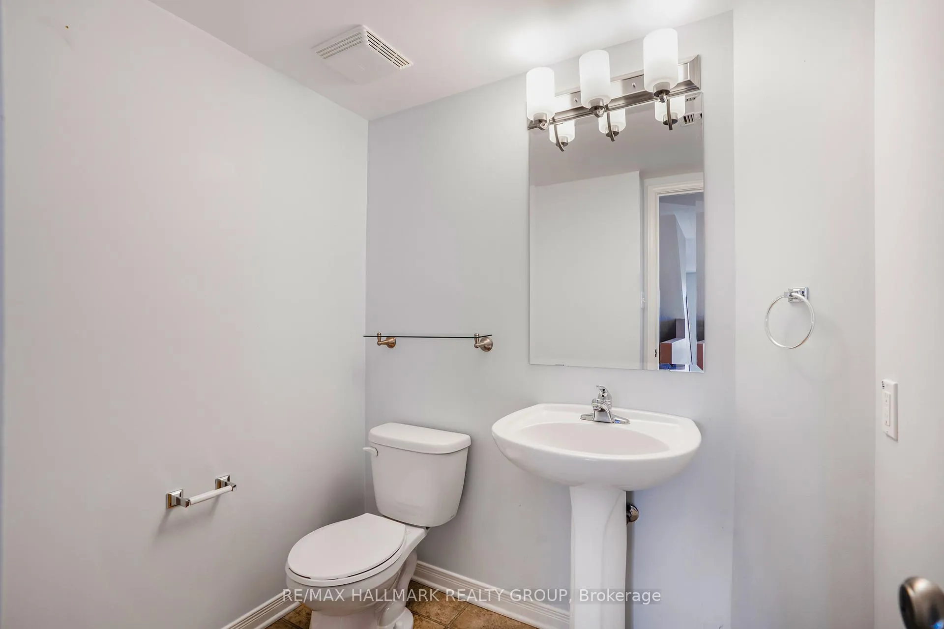 Photo 19 of 584 Lakeridge Drive, Ottawa, Avalon East — HOMEH