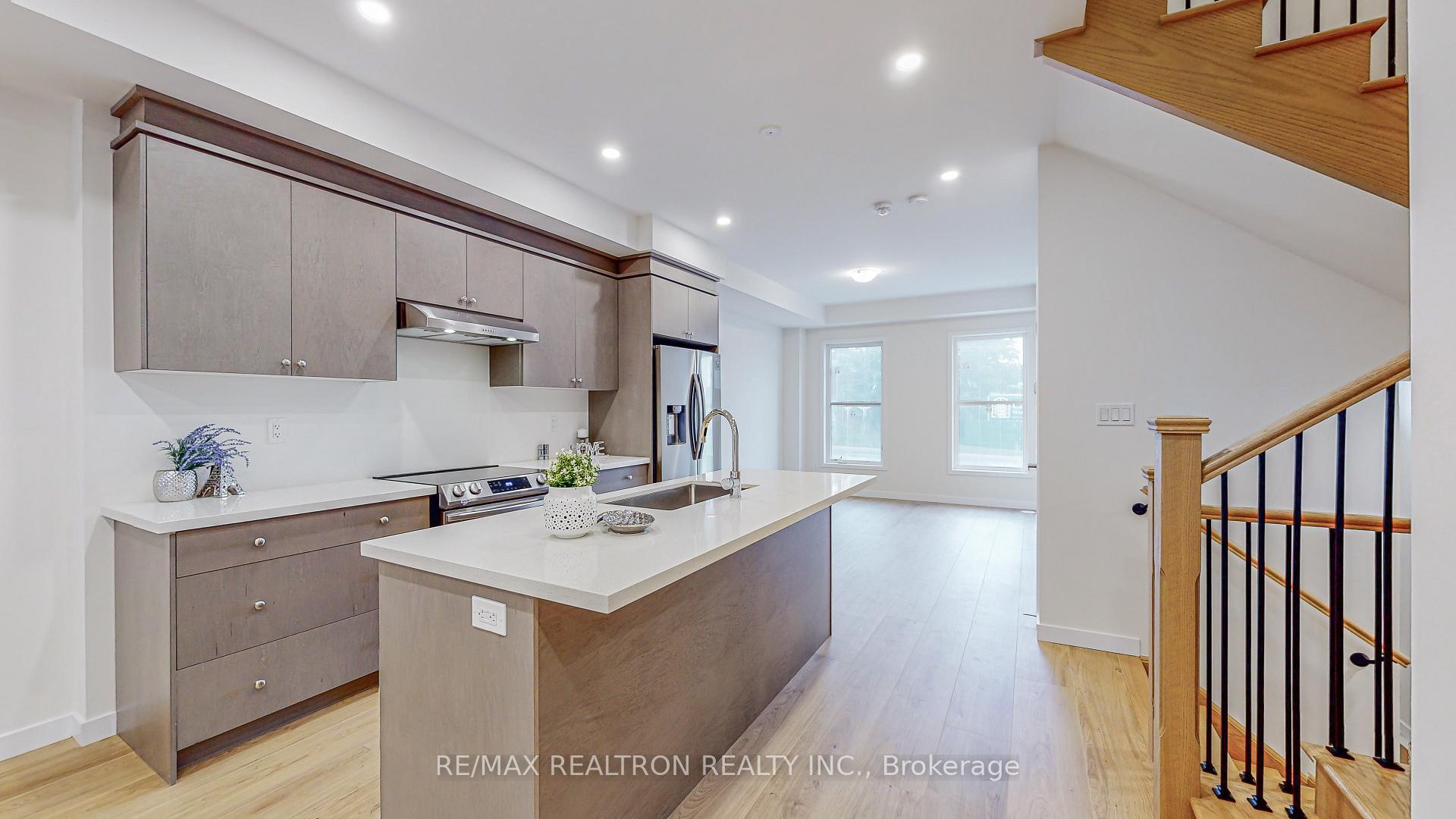Photo 2 of 10262 Keele Street, Vaughan, Maple — HOMEH