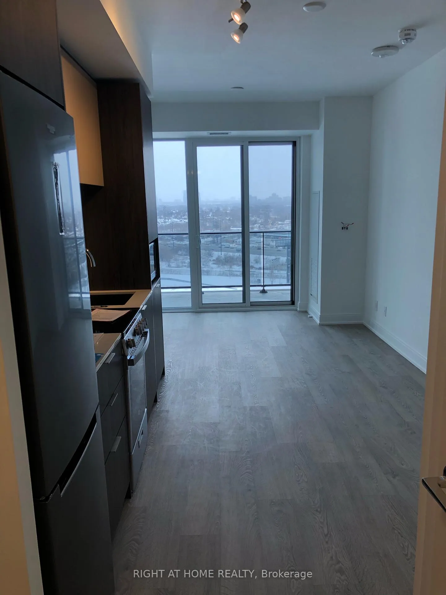 Photo 2 of Unit 2209, 70 Annie Craig Drive, Etobicoke, Mimico — HOMEH