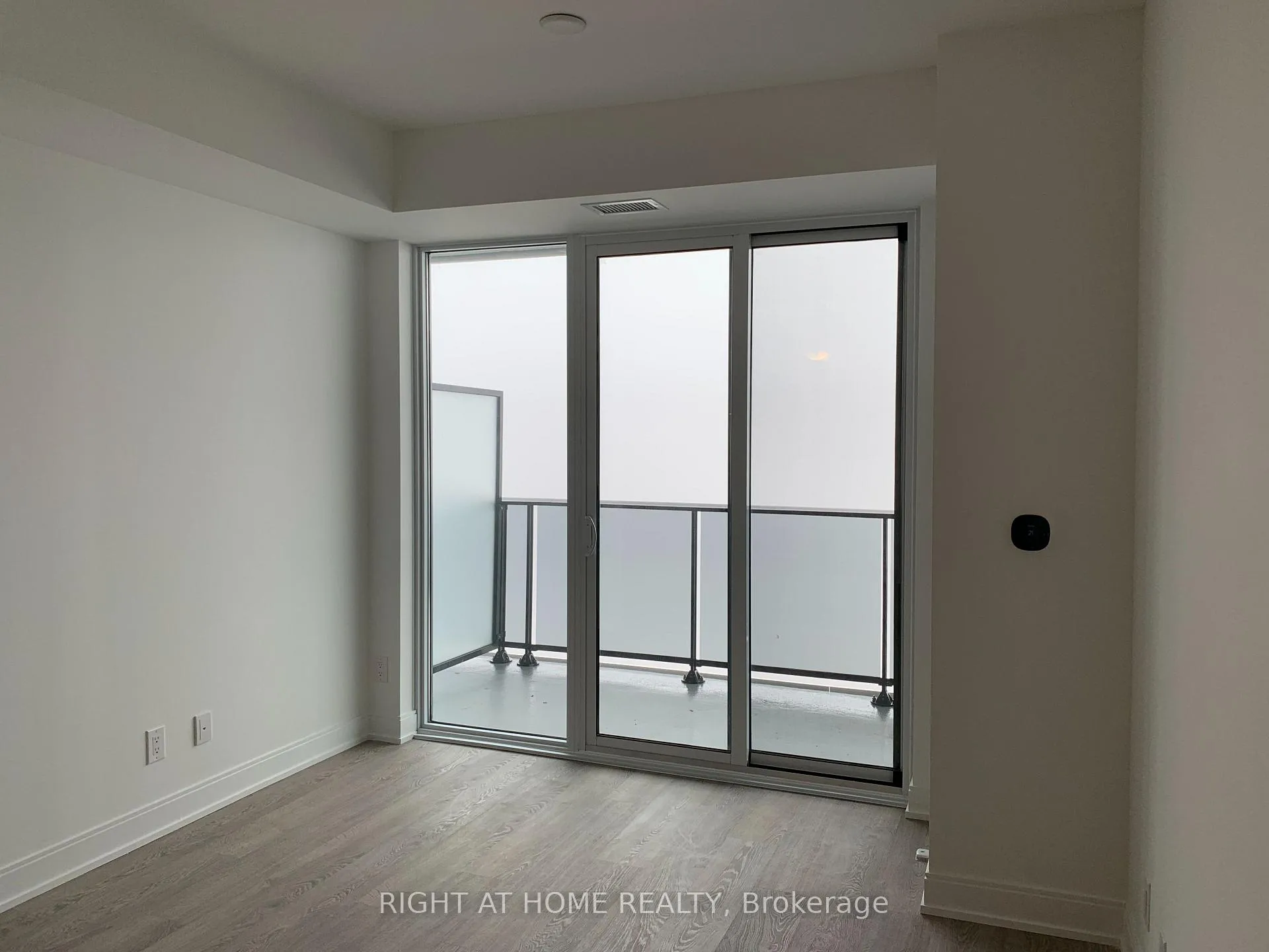 Photo 3 of Unit 2209, 70 Annie Craig Drive, Etobicoke, Mimico — HOMEH