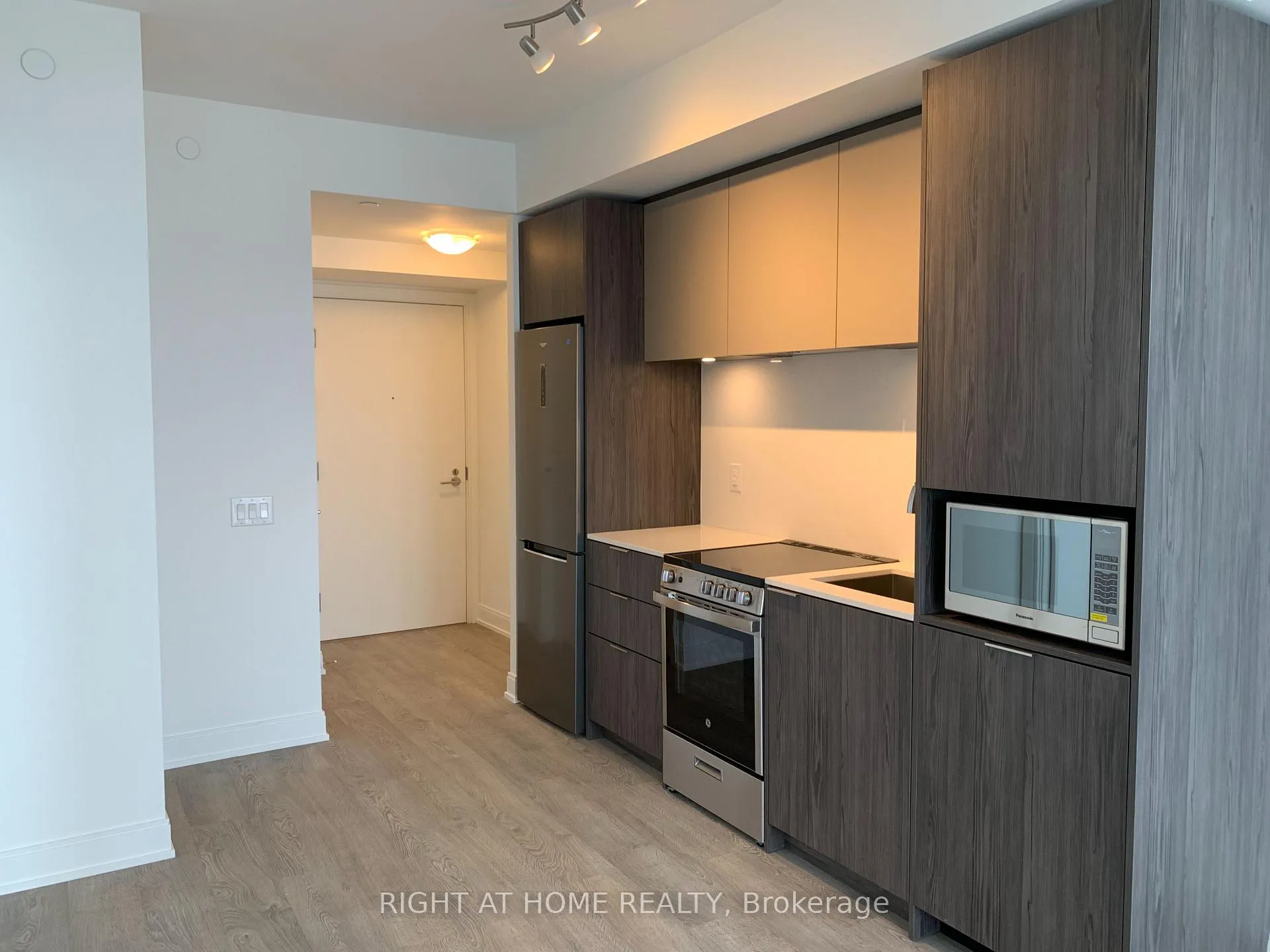 Photo 5 of Unit 2209, 70 Annie Craig Drive, Etobicoke, Mimico — HOMEH