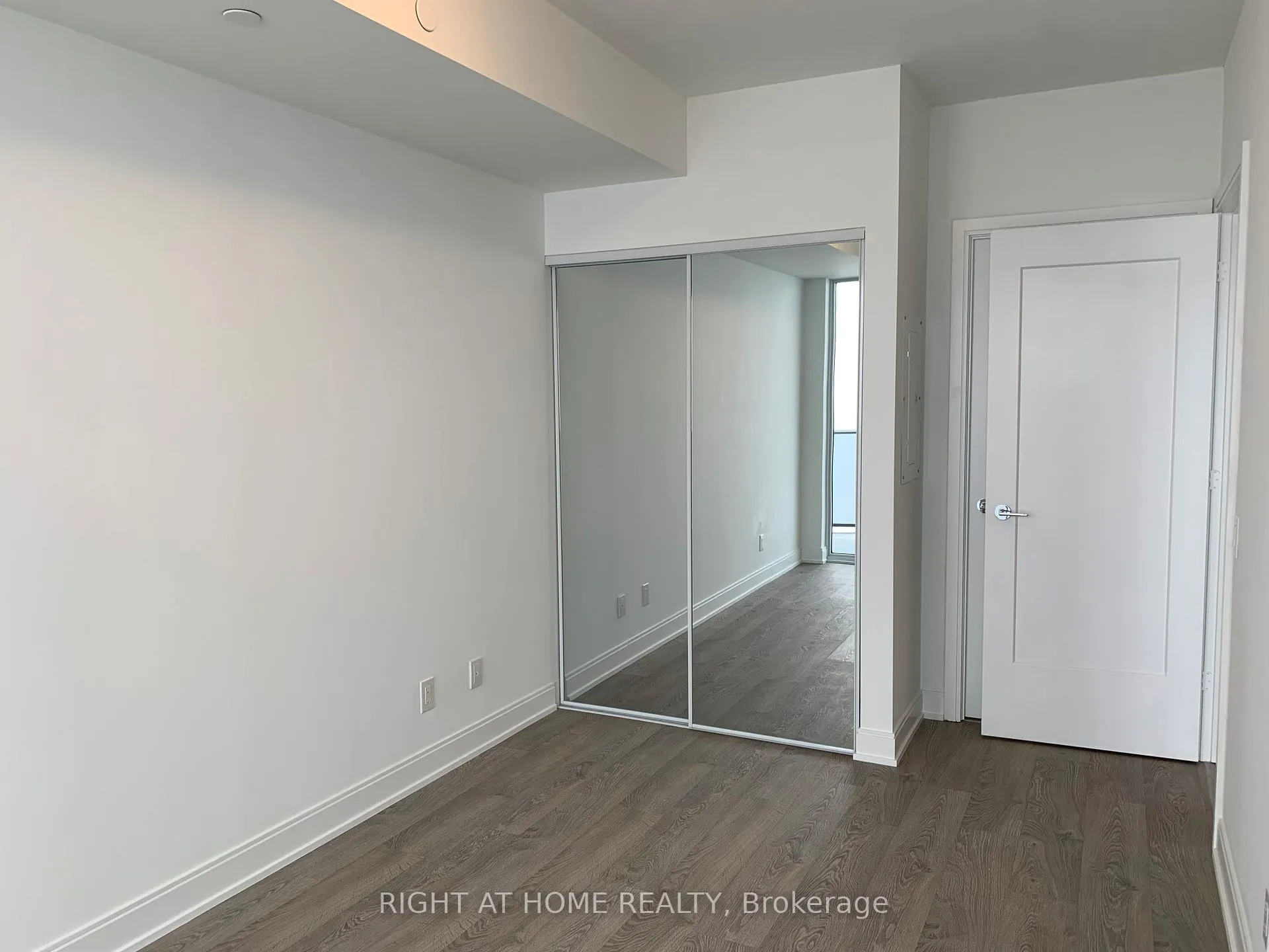 Photo 9 of Unit 2209, 70 Annie Craig Drive, Etobicoke, Mimico — HOMEH