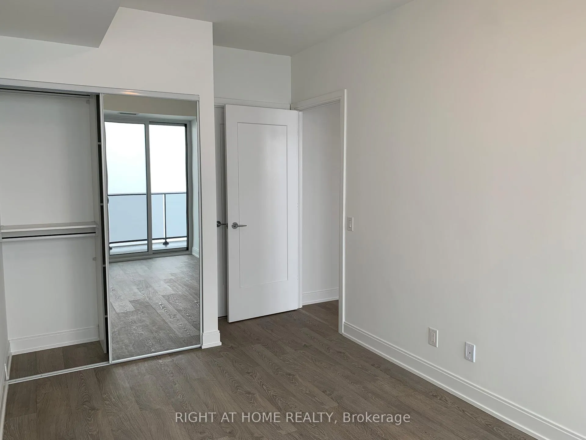Photo 10 of Unit 2209, 70 Annie Craig Drive, Etobicoke, Mimico — HOMEH
