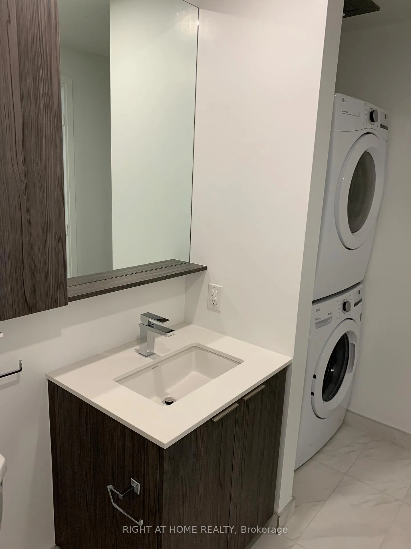 Photo 13 of Unit 2209, 70 Annie Craig Drive, Etobicoke, Mimico — HOMEH