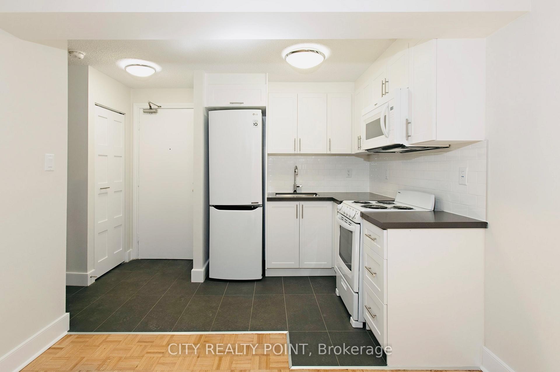 Front of Unit 206, 990 Avenue Road