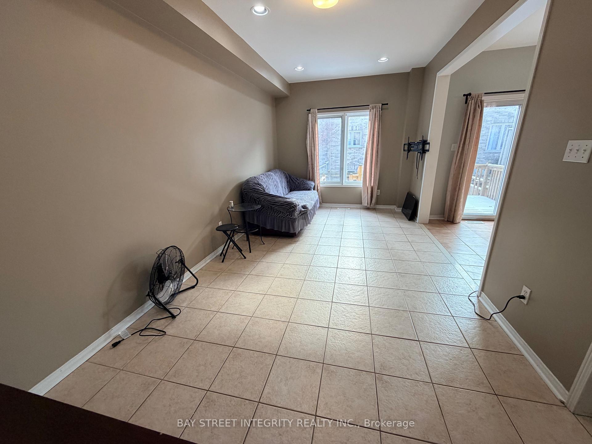 Photo 4 of Unit 4, 15 Pottery Place, Vaughan, East Woodbridge — HOMEH