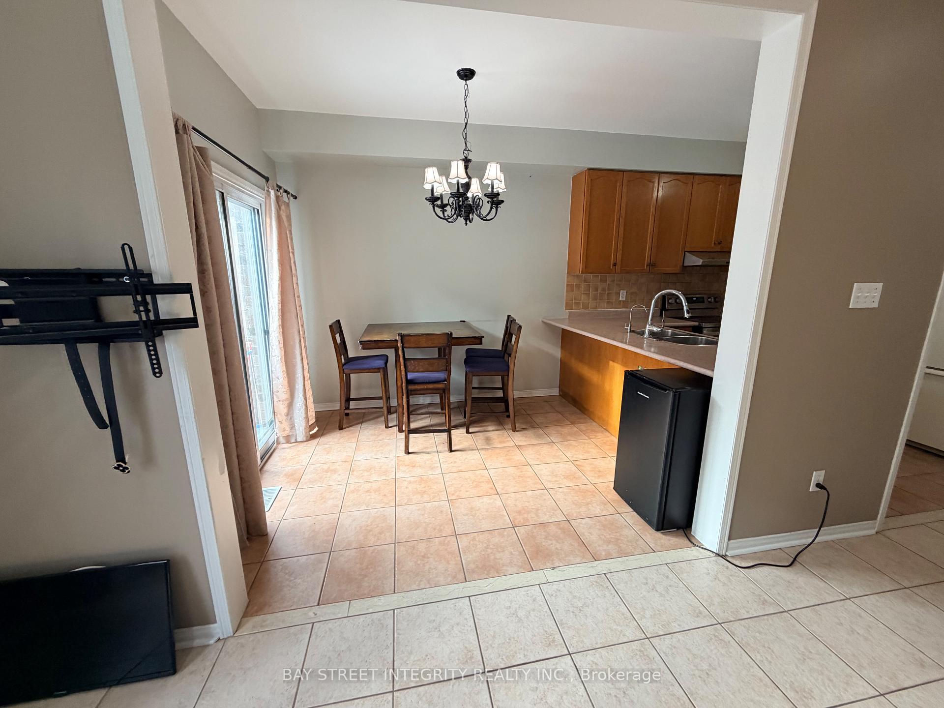 Photo 6 of Unit 4, 15 Pottery Place, Vaughan, East Woodbridge — HOMEH