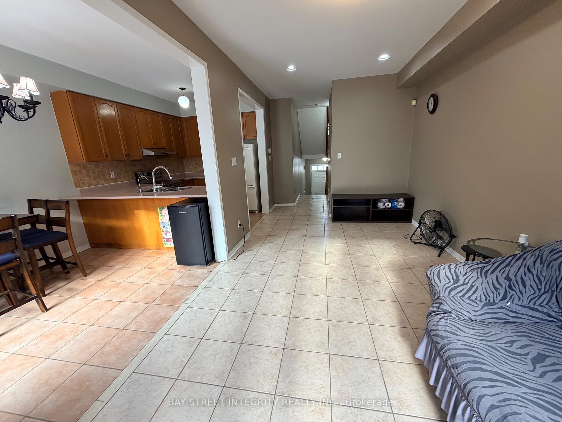 Photo 7 of Unit 4, 15 Pottery Place, Vaughan, East Woodbridge — HOMEH