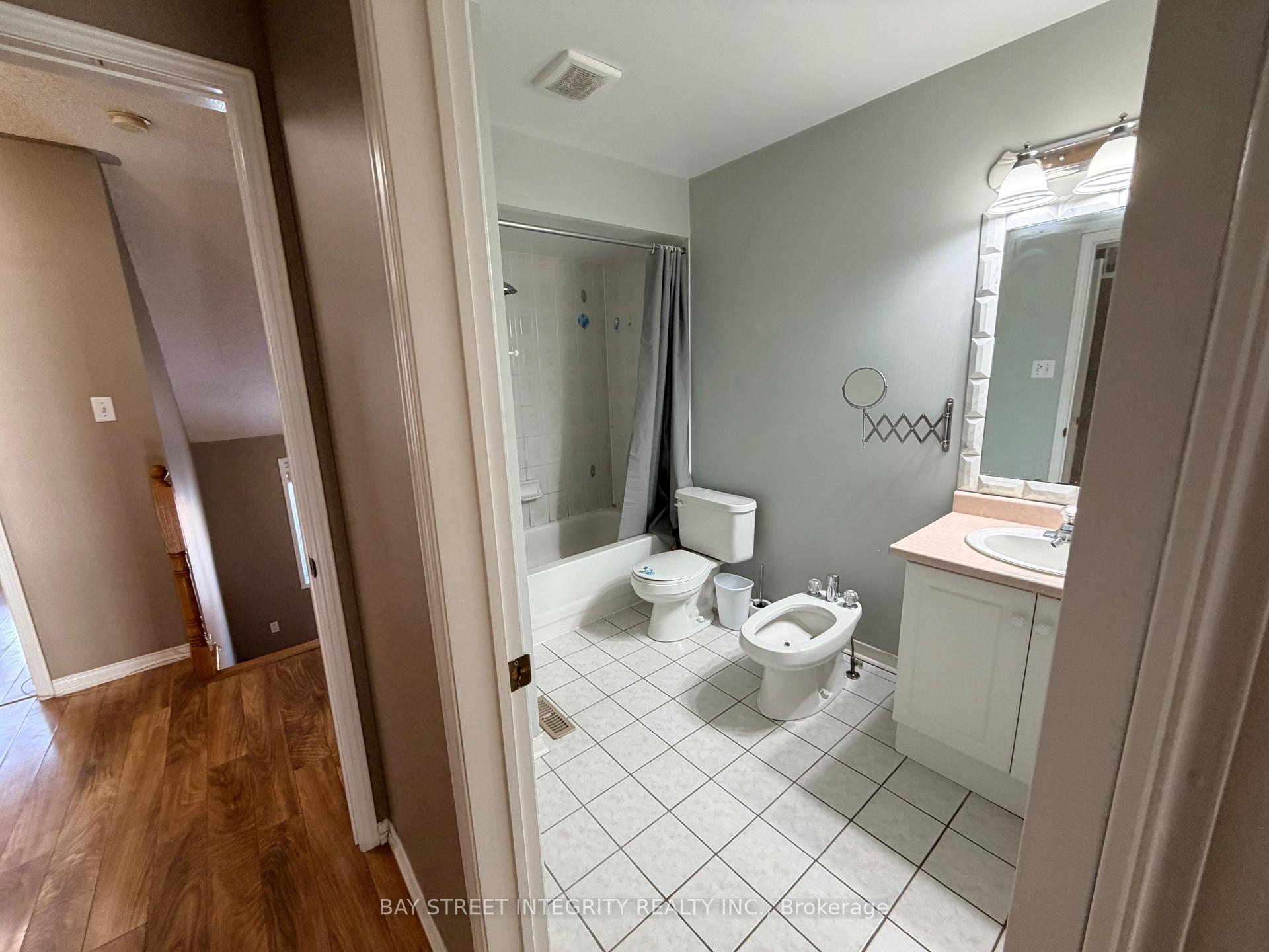 Photo 9 of Unit 4, 15 Pottery Place, Vaughan, East Woodbridge — HOMEH