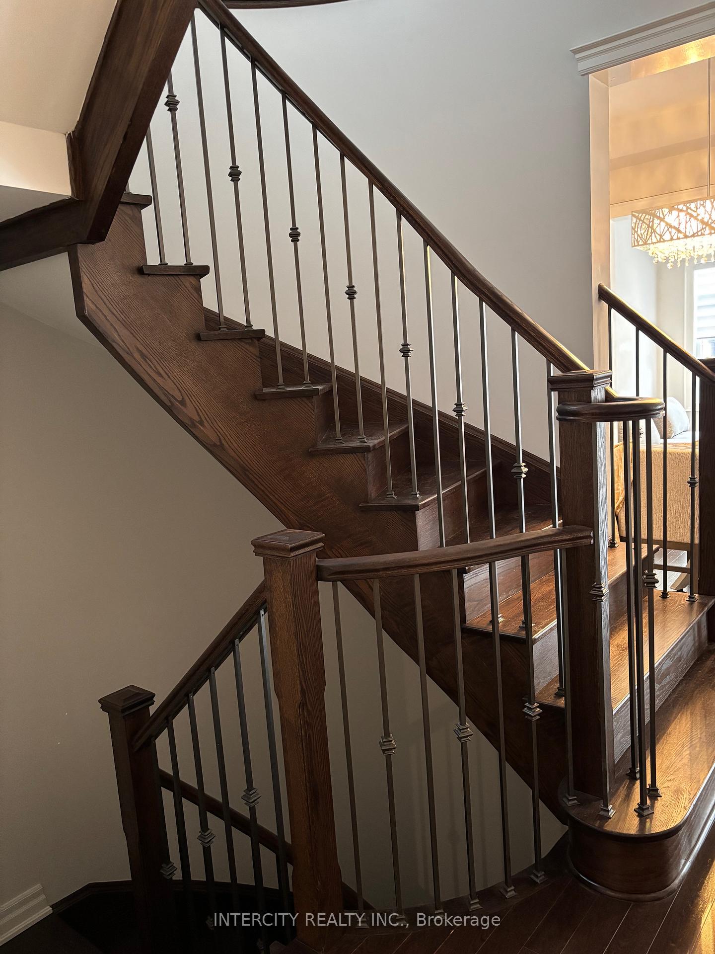 Photo 10 of 66 Hackwood Crescent, Aurora, Aurora Grove — HOMEH