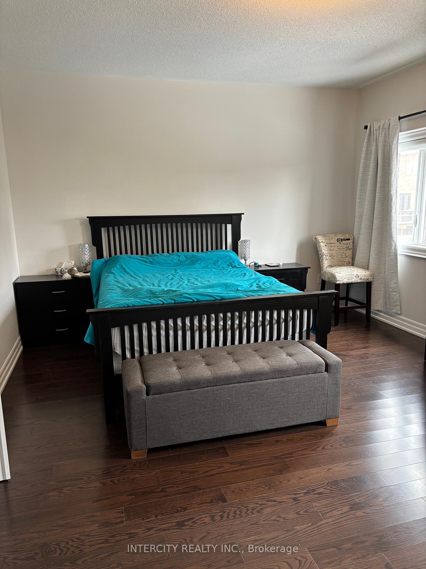 Photo 8 of 66 Hackwood Crescent, Aurora, Aurora Grove — HOMEH