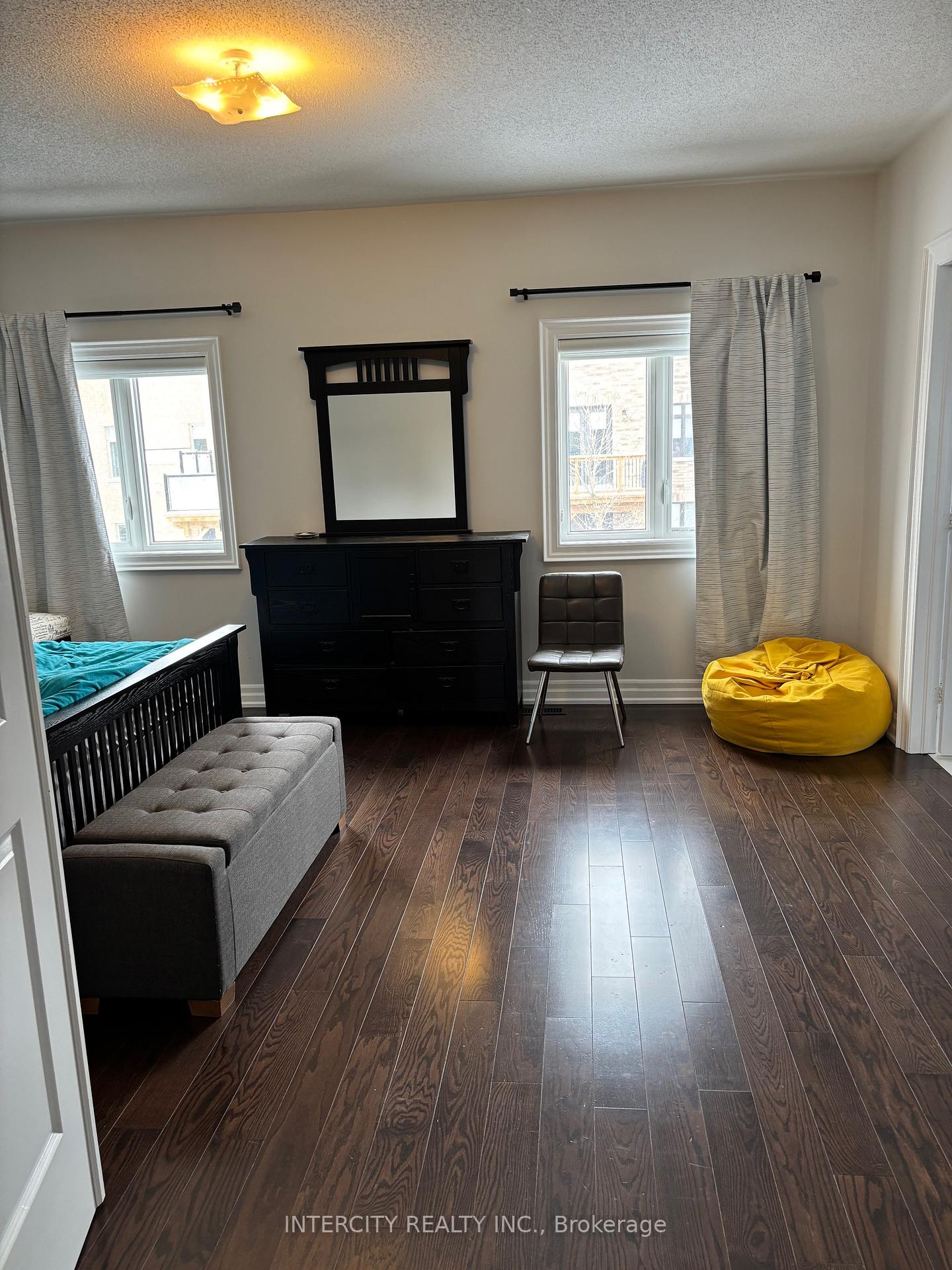 Photo 9 of 66 Hackwood Crescent, Aurora, Aurora Grove — HOMEH