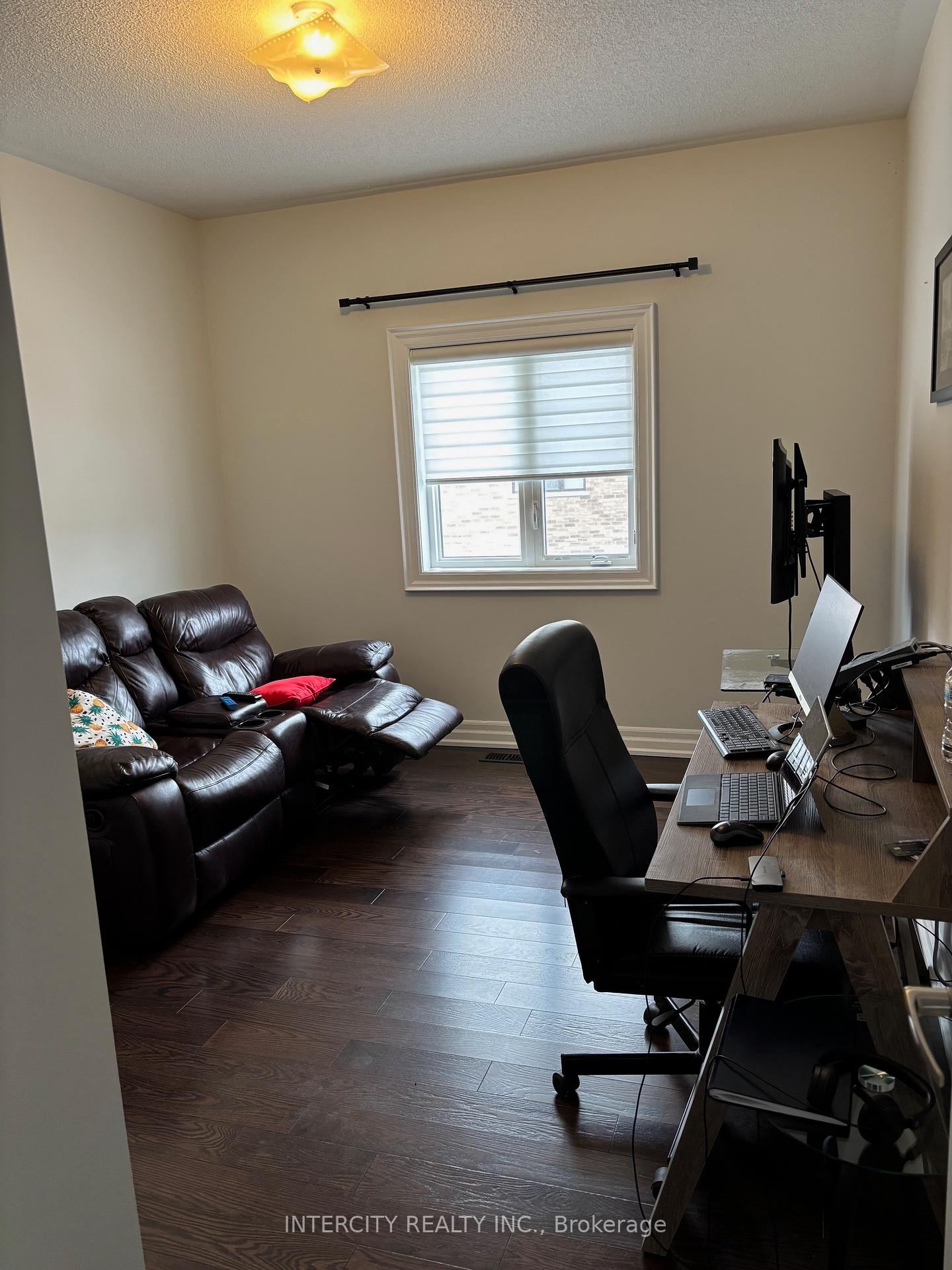 Photo 17 of 66 Hackwood Crescent, Aurora, Aurora Grove — HOMEH