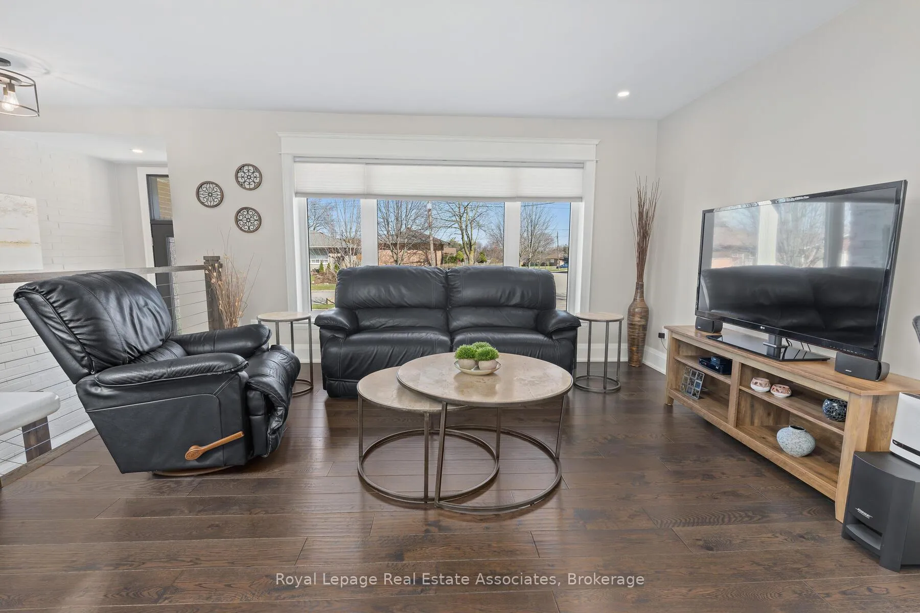 Photo 7 of 24 Stevens Crescent, Halton Hills, Georgetown — HOMEH