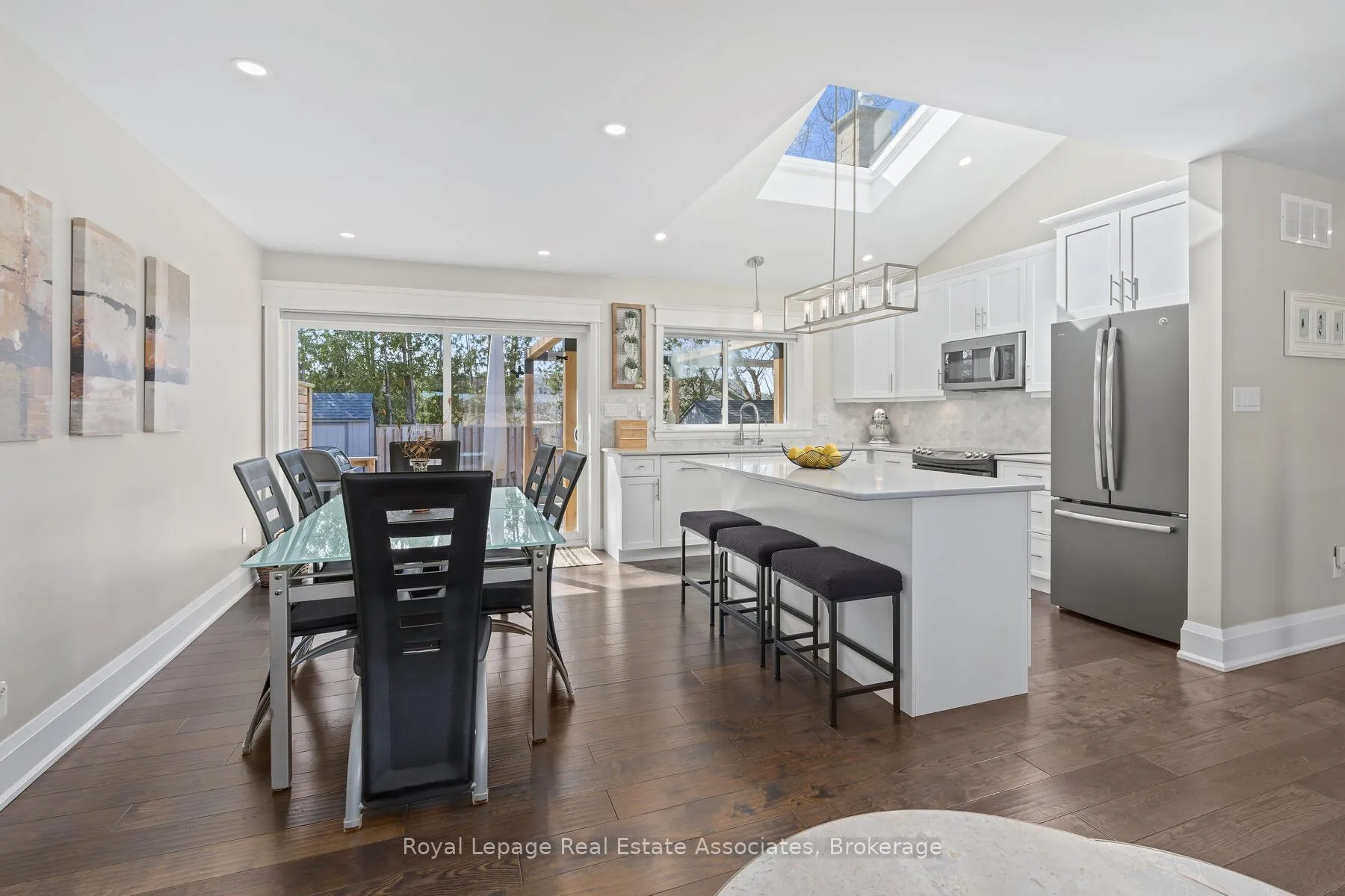 Photo 9 of 24 Stevens Crescent, Halton Hills, Georgetown — HOMEH