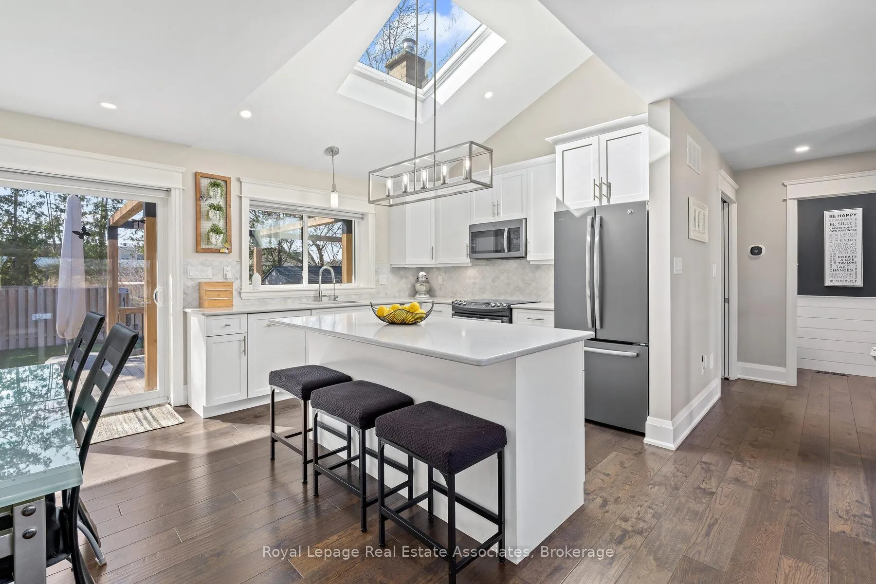 Photo 10 of 24 Stevens Crescent, Halton Hills, Georgetown — HOMEH