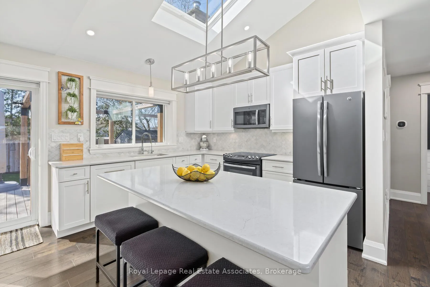 Photo 11 of 24 Stevens Crescent, Halton Hills, Georgetown — HOMEH