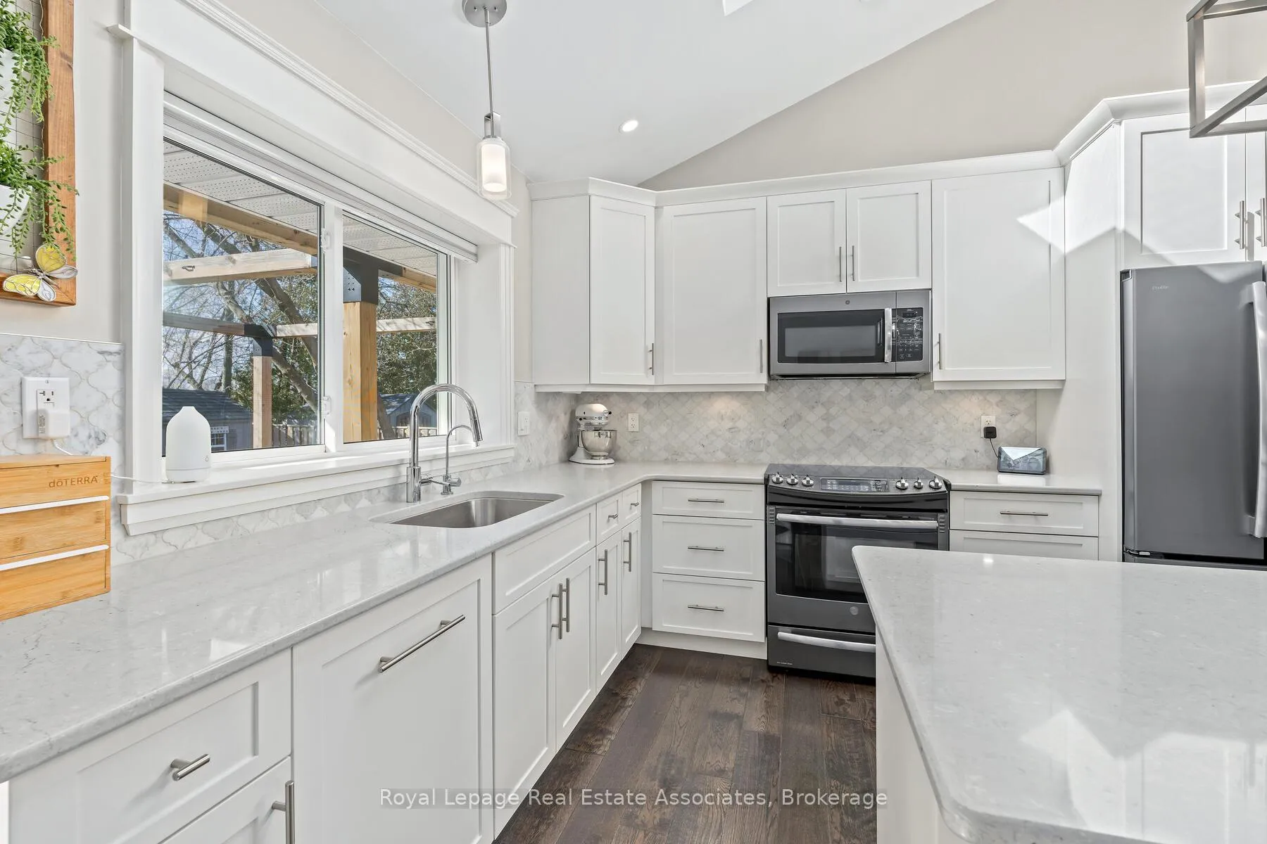Photo 13 of 24 Stevens Crescent, Halton Hills, Georgetown — HOMEH