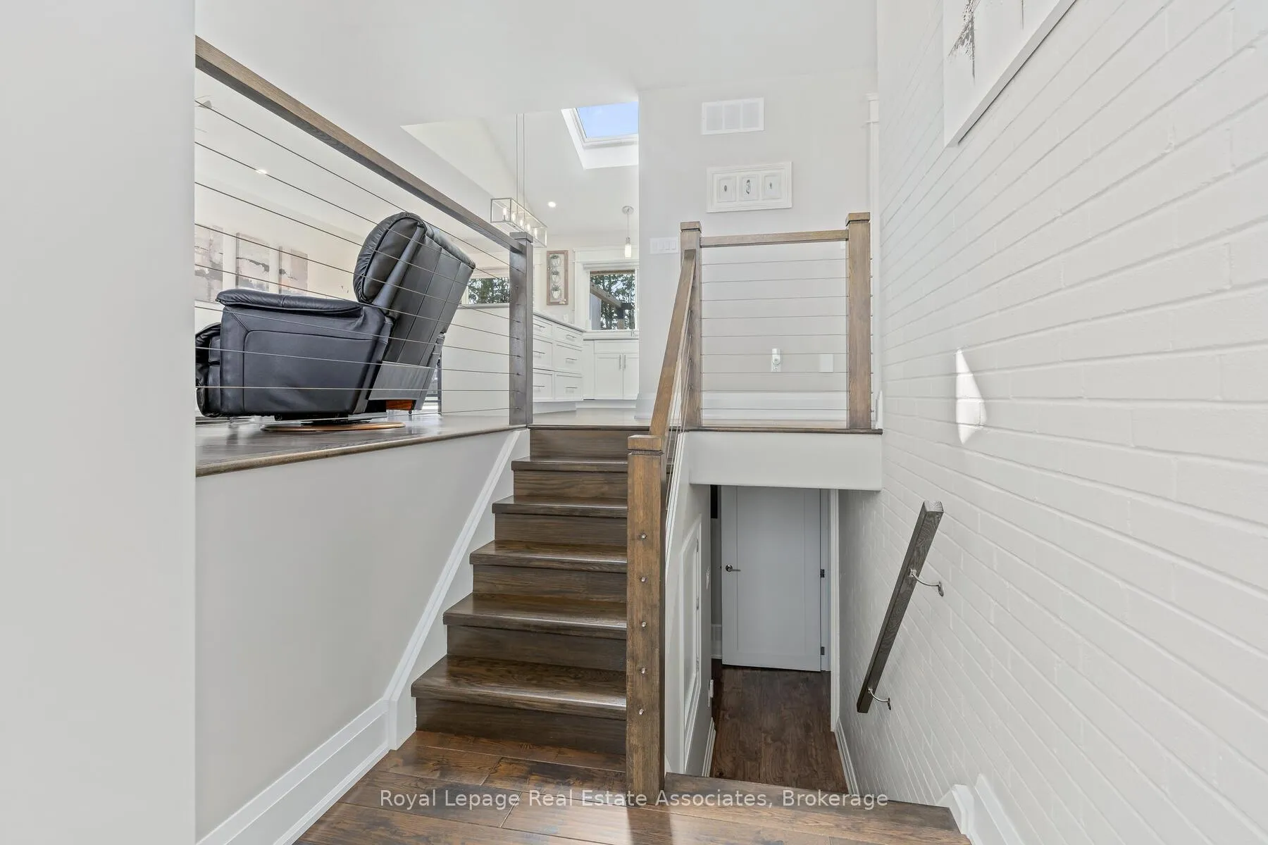 Photo 22 of 24 Stevens Crescent, Halton Hills, Georgetown — HOMEH
