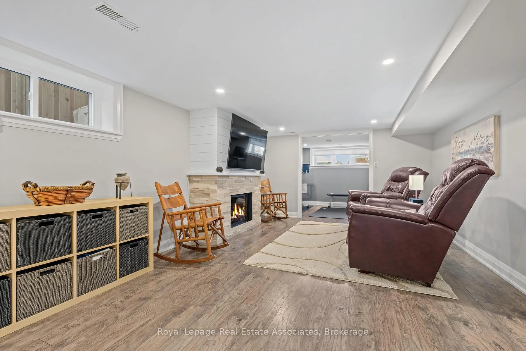 Photo 23 of 24 Stevens Crescent, Halton Hills, Georgetown — HOMEH