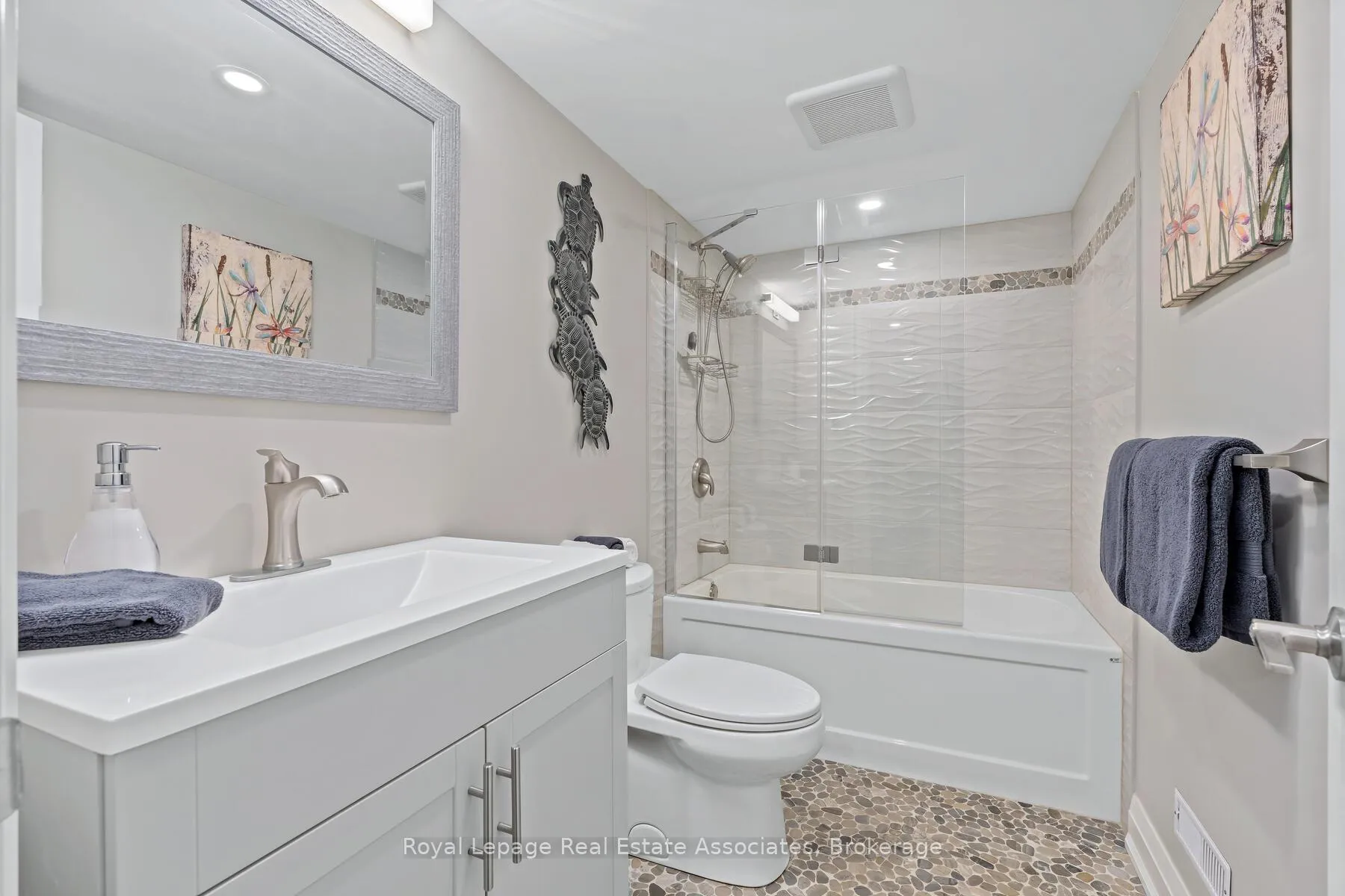 Photo 26 of 24 Stevens Crescent, Halton Hills, Georgetown — HOMEH