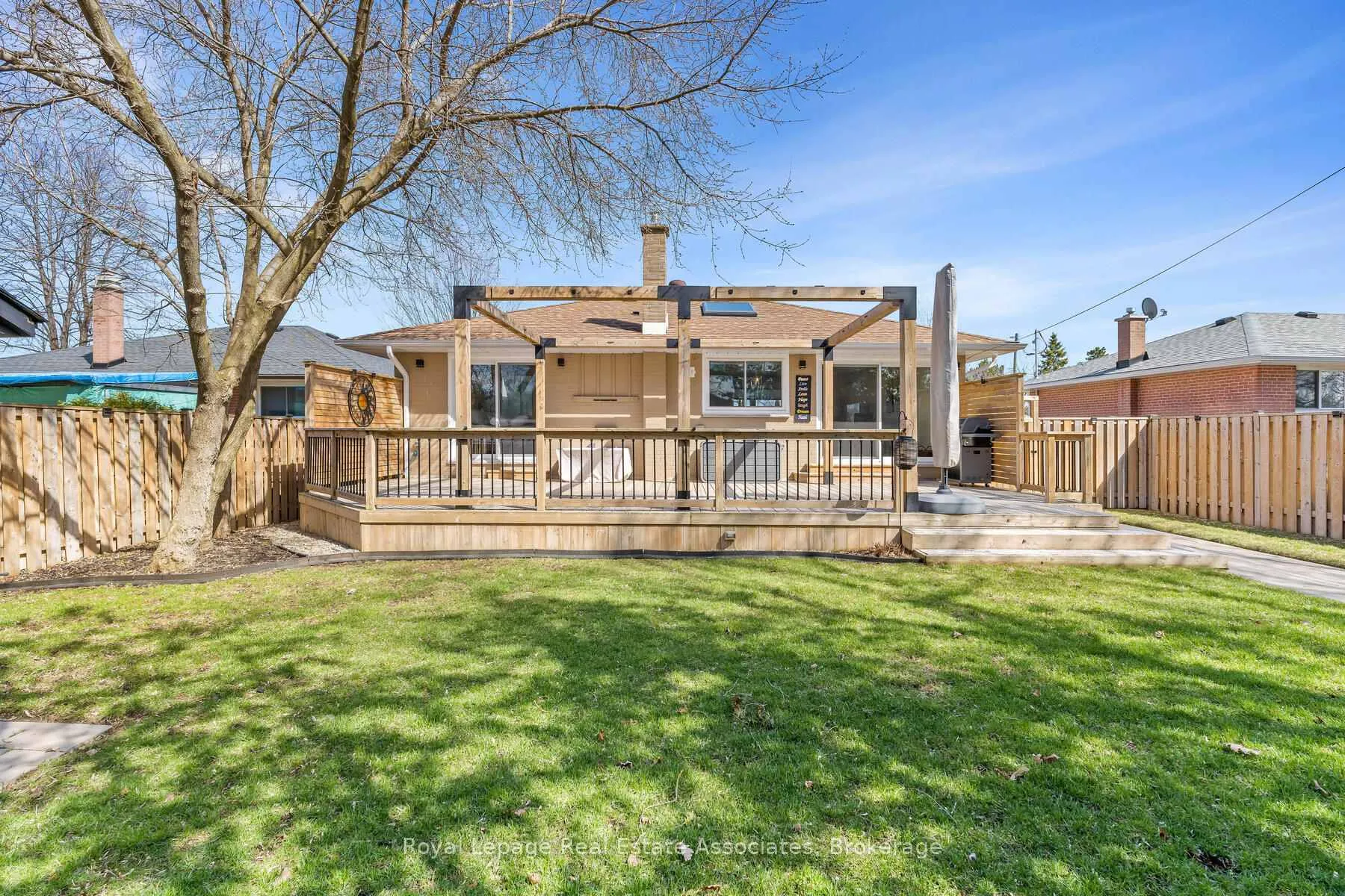 Photo 40 of 24 Stevens Crescent, Halton Hills, Georgetown — HOMEH