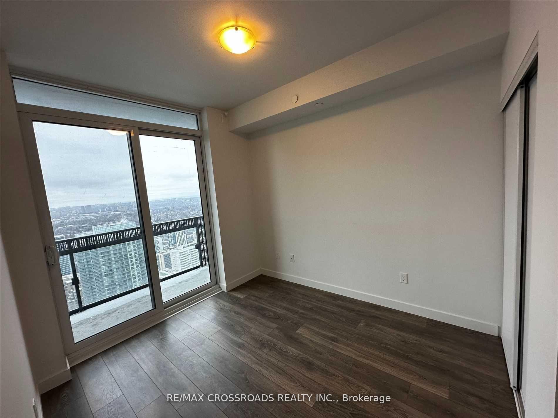 Photo 8 of Unit 4310, 8 Eglinton Avenue E, Toronto, Mount Pleasant West — HOMEH