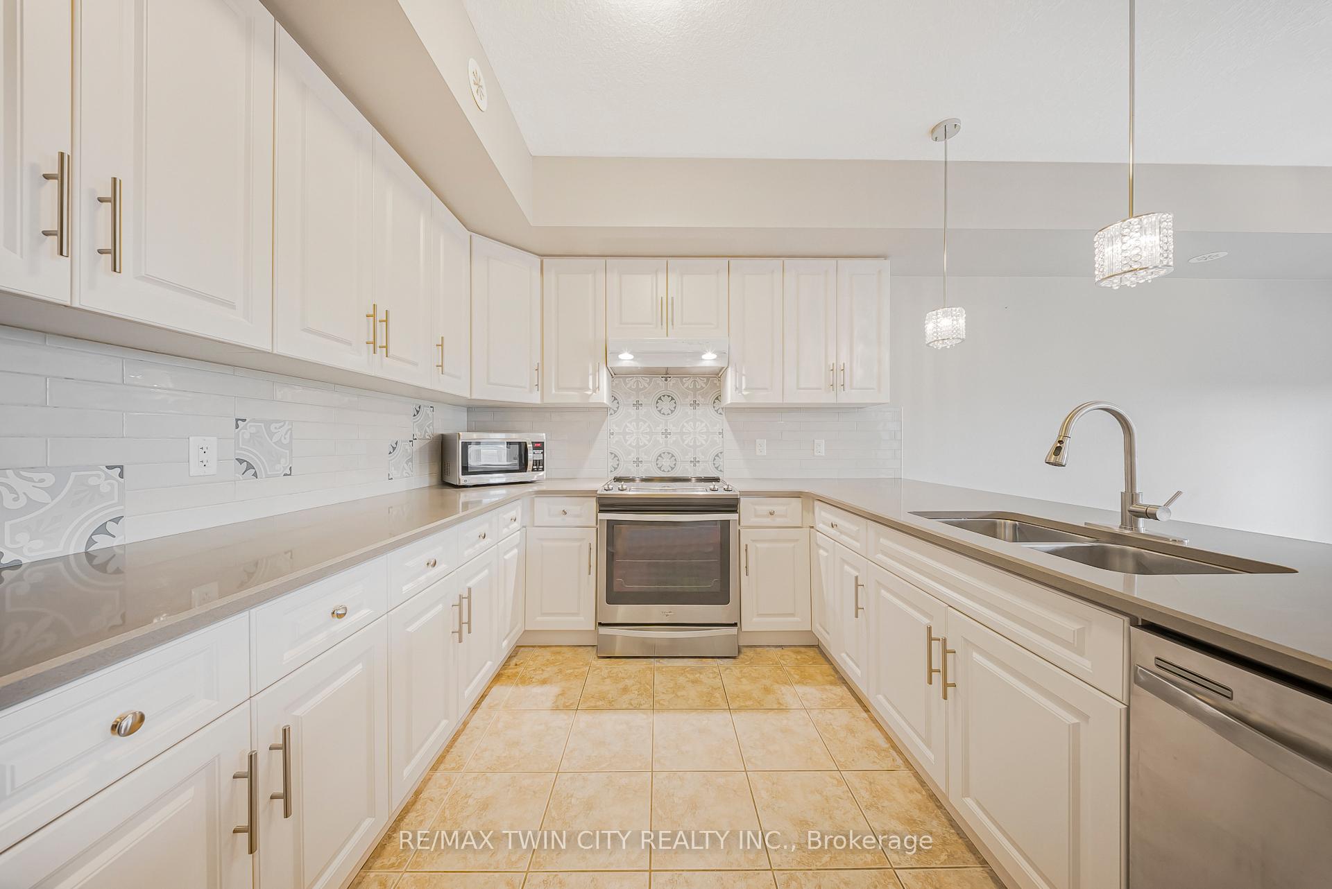 Photo 7 of Unit C, 1108 Fairway Road, Kitchener — HOMEH