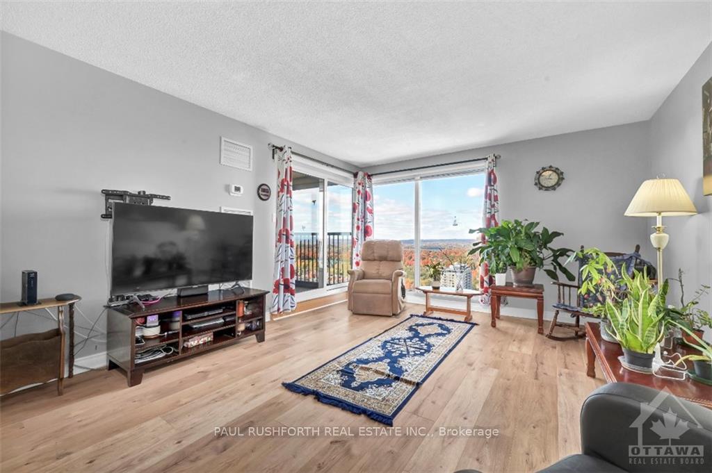 Photo 6 of Unit 2503, 545 St Laurent Boulevard, Ottawa, Viscount Alexander Park — HOMEH