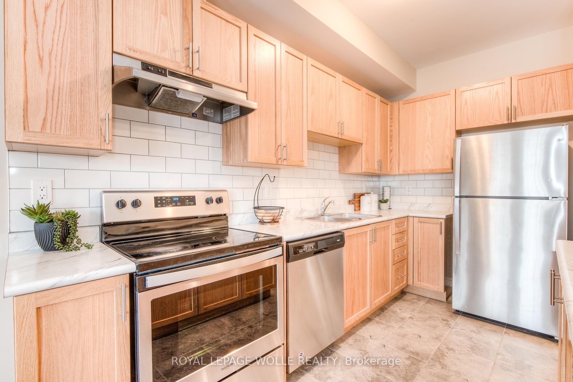 Photo 5 of Unit B, 387 Westwood Drive, Kitchener — HOMEH