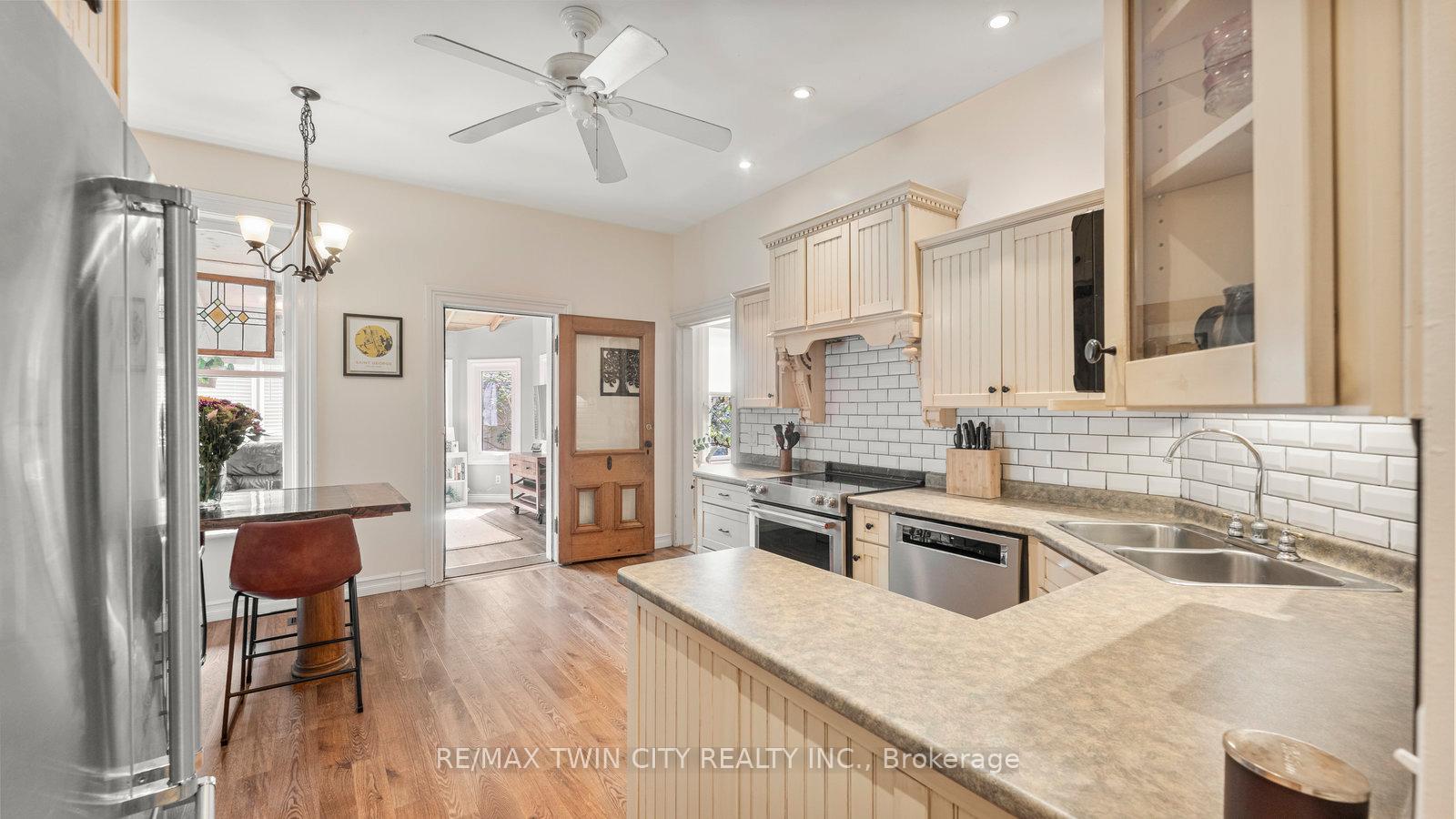 Photo 18 of 5 Thompson Street, Brant, South Dumfries — HOMEH