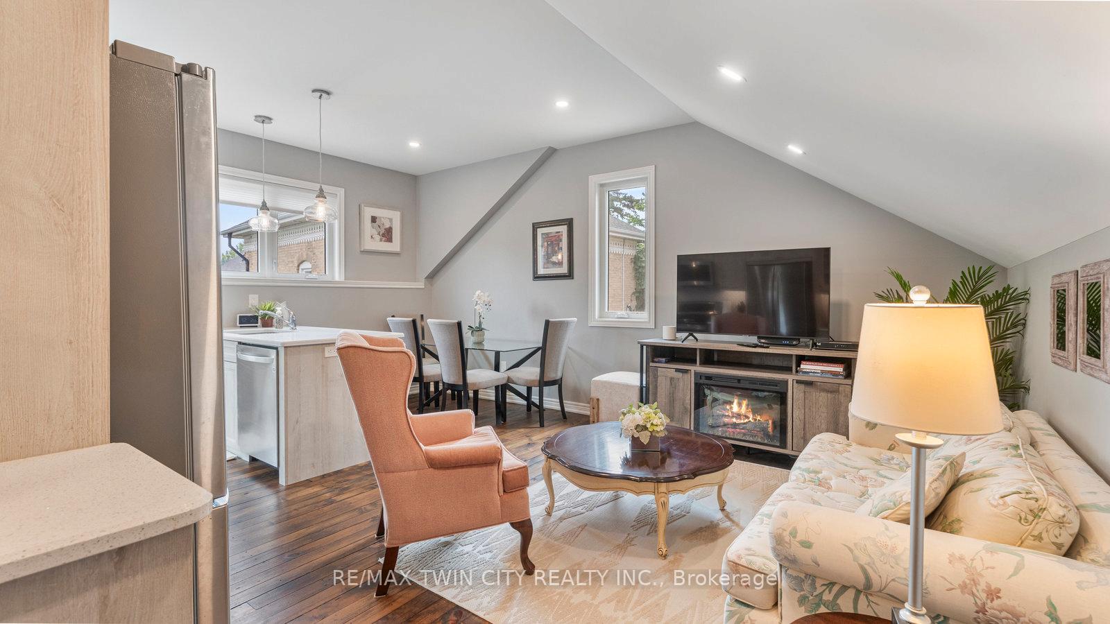 Photo 32 of 5 Thompson Street, Brant, South Dumfries — HOMEH