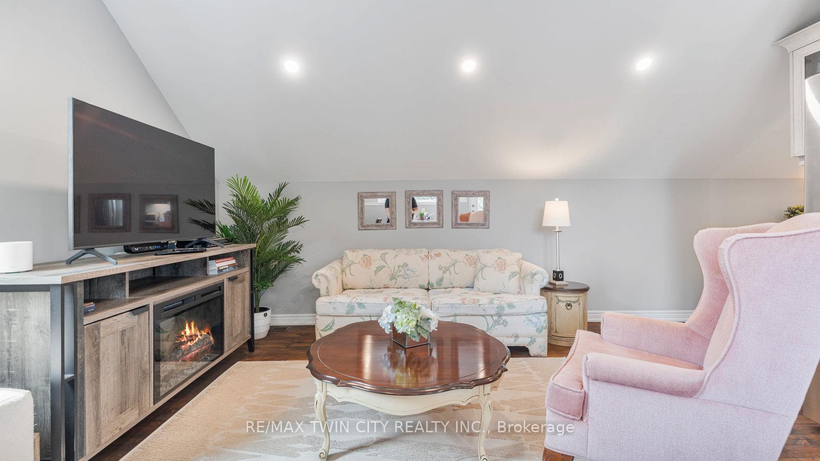 Photo 45 of 5 Thompson Street, Brant, South Dumfries — HOMEH