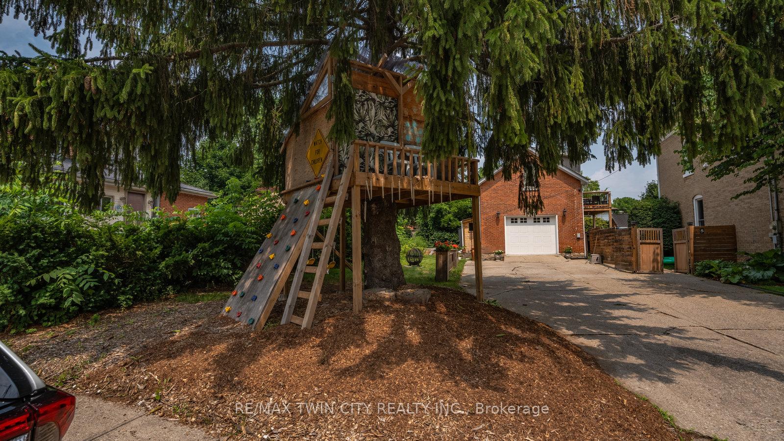Photo 46 of 5 Thompson Street, Brant, South Dumfries — HOMEH