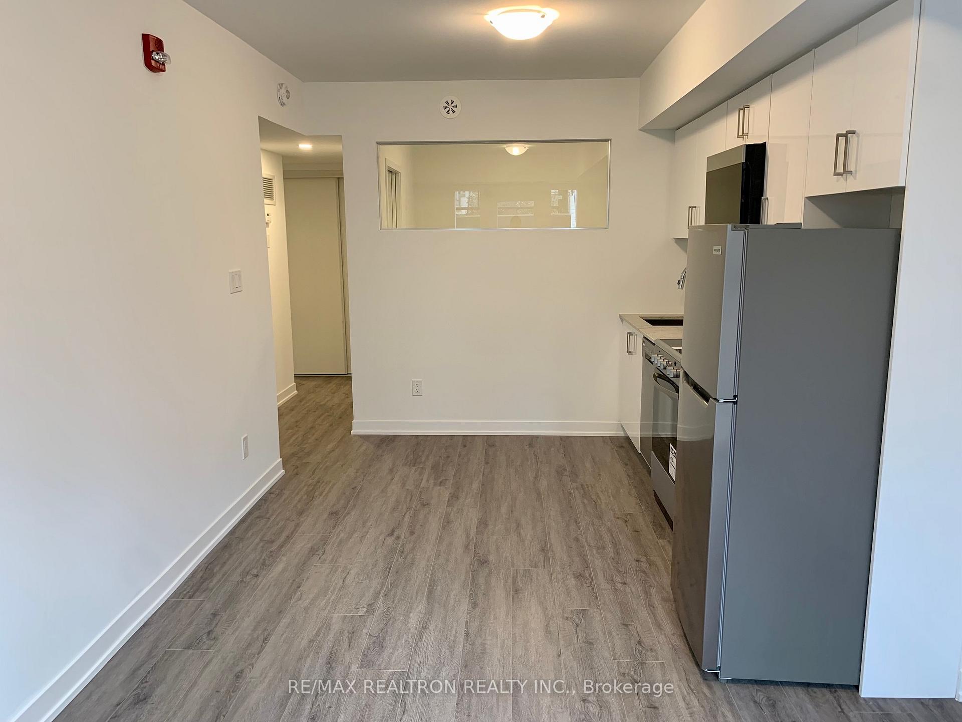 Photo 4 of Unit 3, 14 Marquette Avenue, Toronto, Englemount-Lawrence — HOMEH