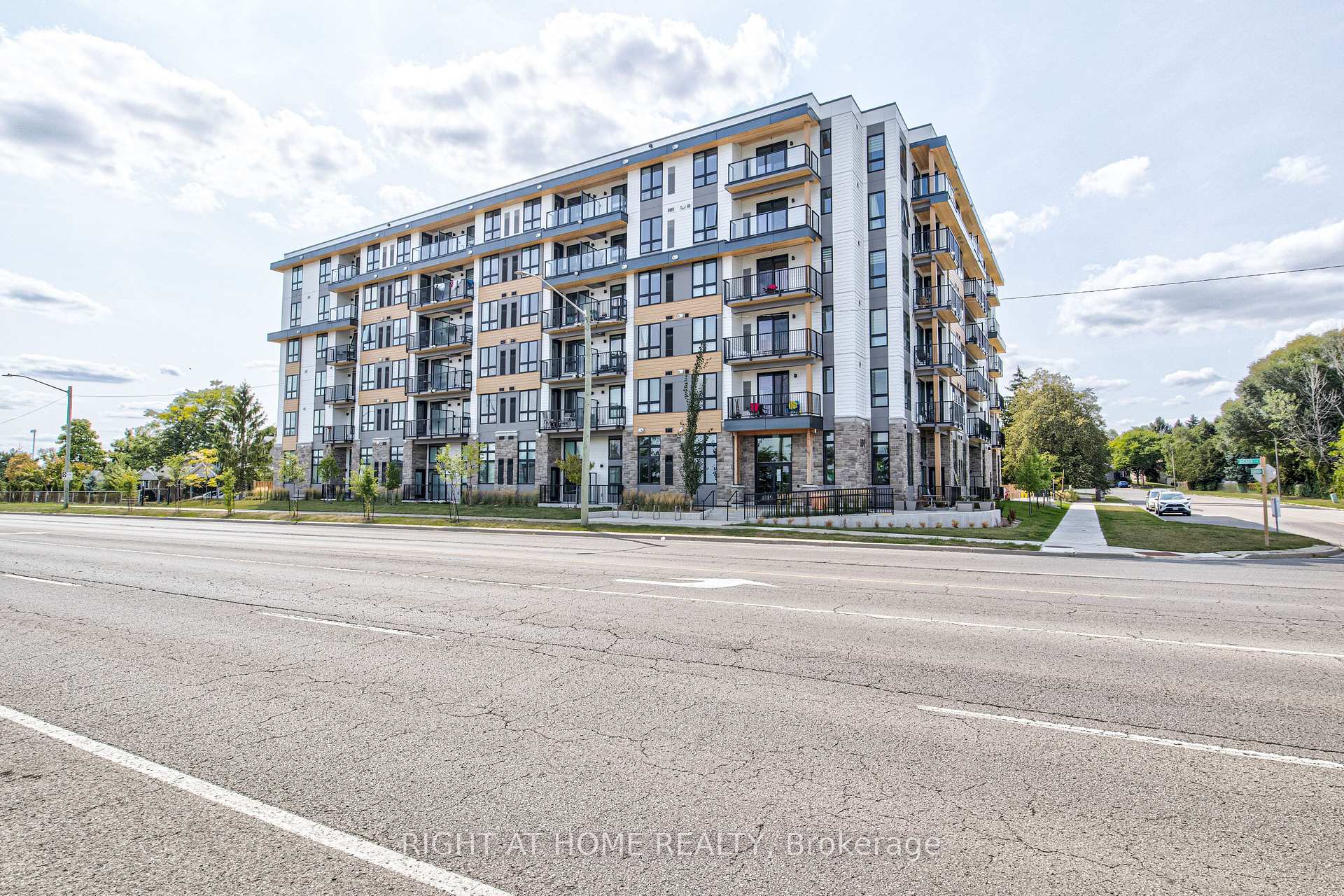 Photo 36 of Unit 616, 101 Golden Eagle Road, Waterloo — HOMEH