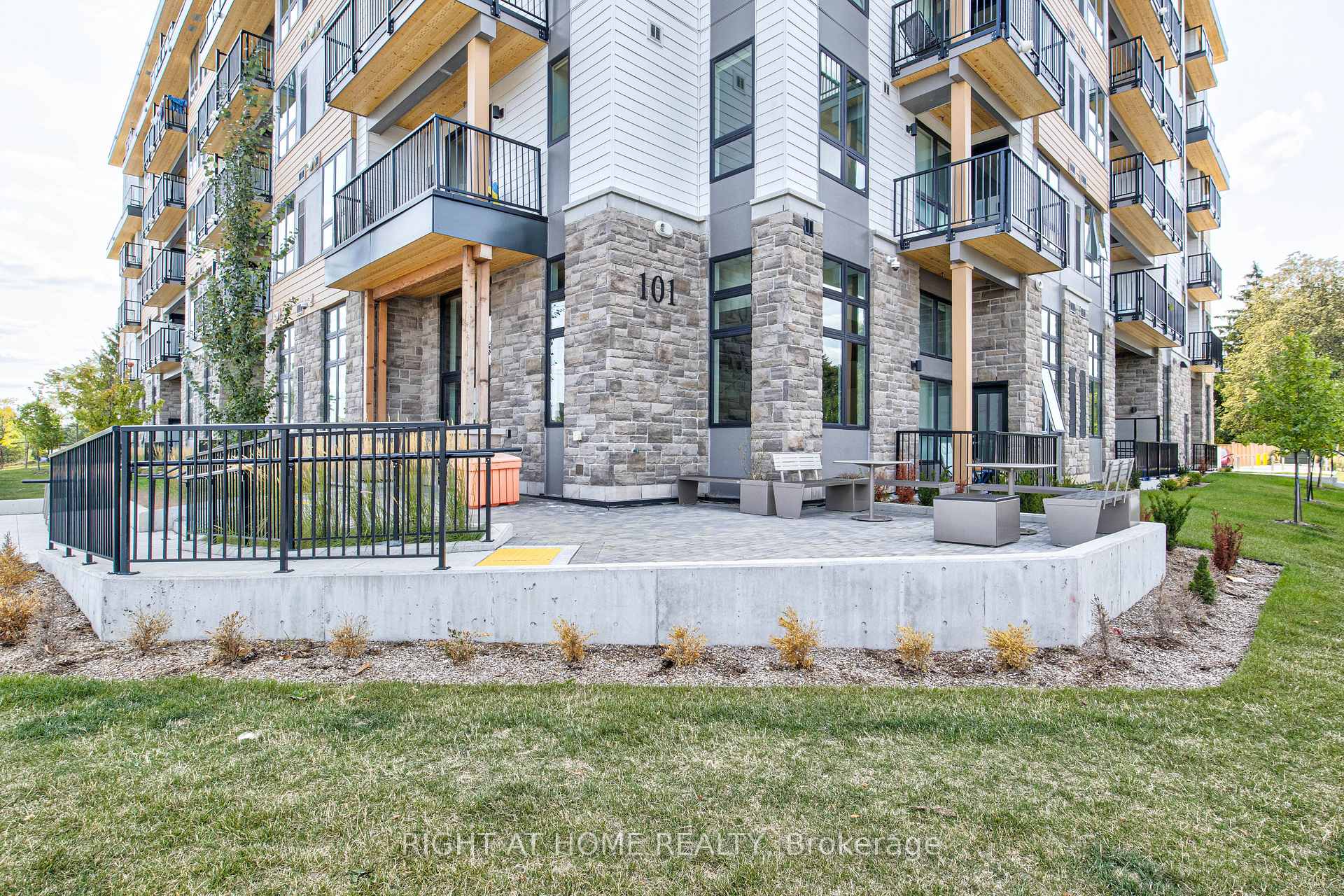 Photo 37 of Unit 616, 101 Golden Eagle Road, Waterloo — HOMEH