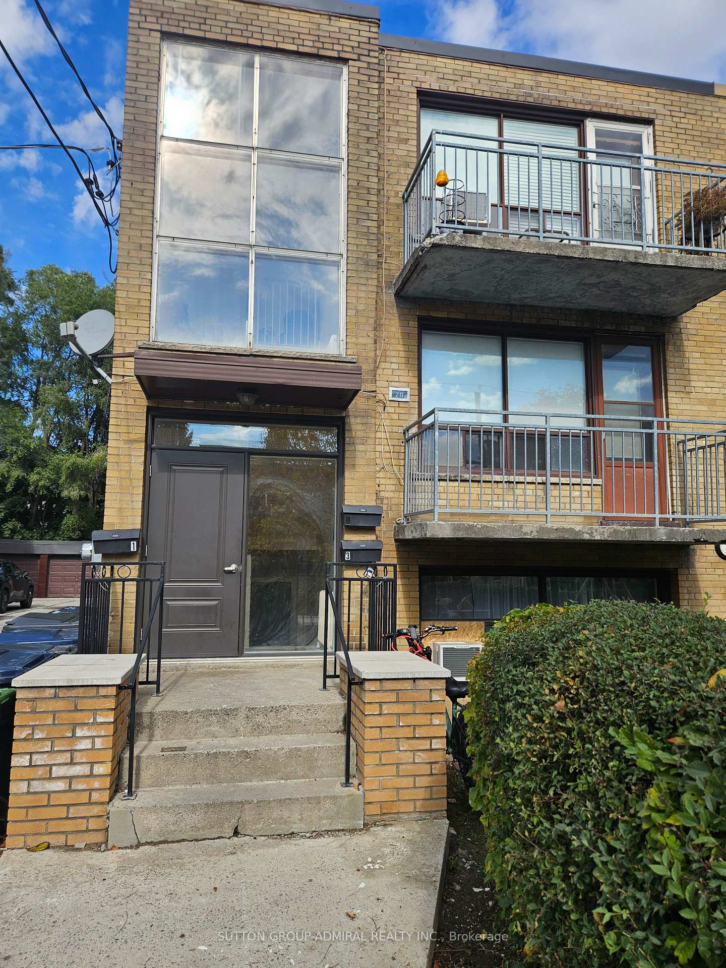 Front of Unit 2, 20 Meadowbrook Road